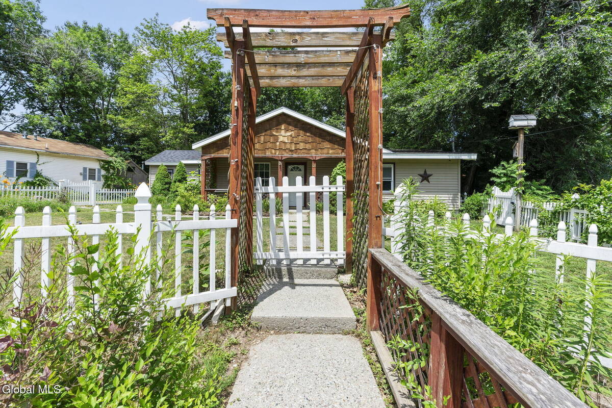 #2 photo, 31 Hidley Avenue, North Greenbush , NY 12198