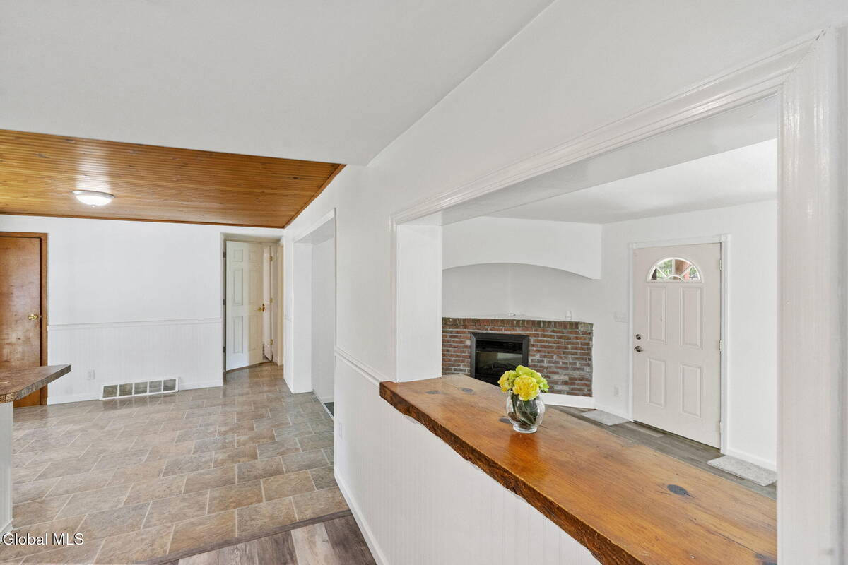 #24 photo, 31 Hidley Avenue, North Greenbush , NY 12198