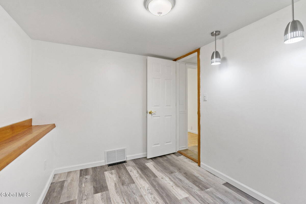 #27 photo, 31 Hidley Avenue, North Greenbush , NY 12198