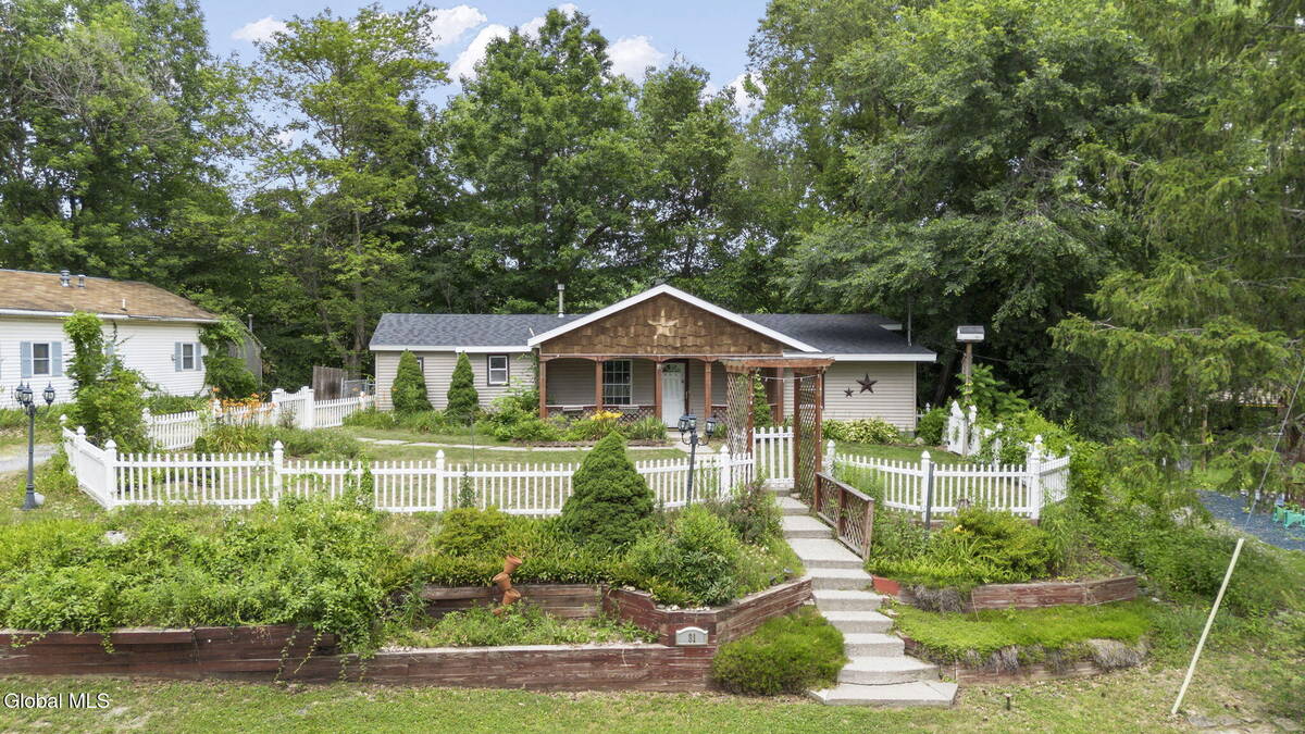 #35 photo, 31 Hidley Avenue, North Greenbush , NY 12198