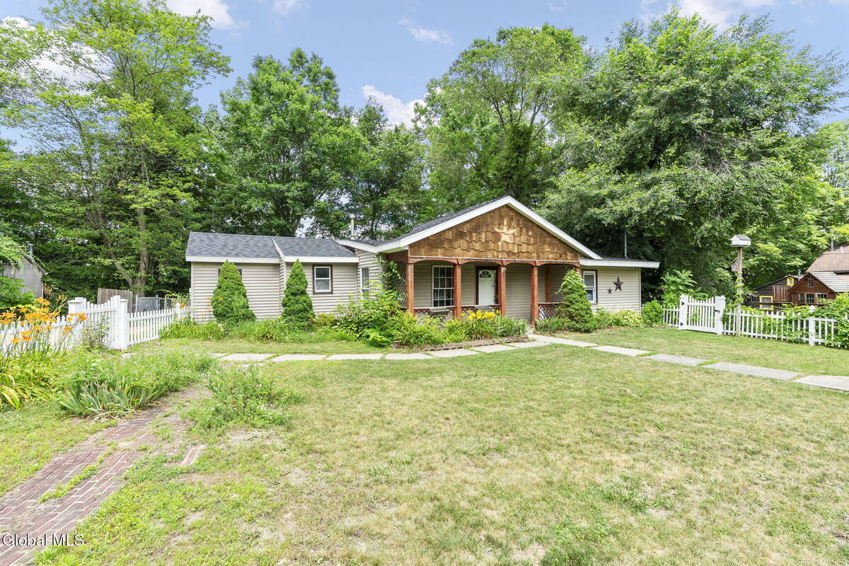 #4 photo, 31 Hidley Avenue, North Greenbush , NY 12198