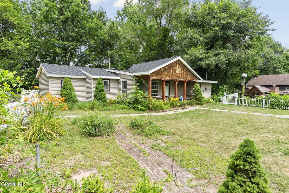 #7 photo, 31 Hidley Avenue, North Greenbush , NY 12198