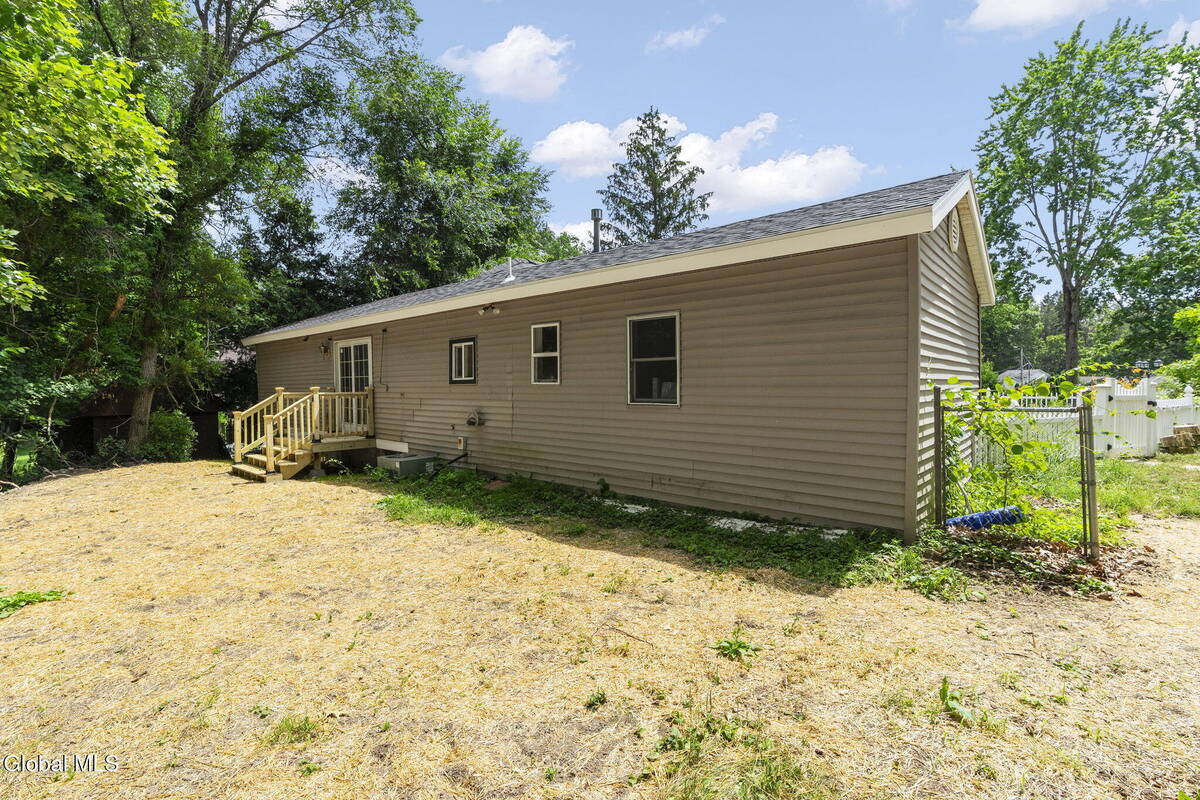 #8 photo, 31 Hidley Avenue, North Greenbush , NY 12198