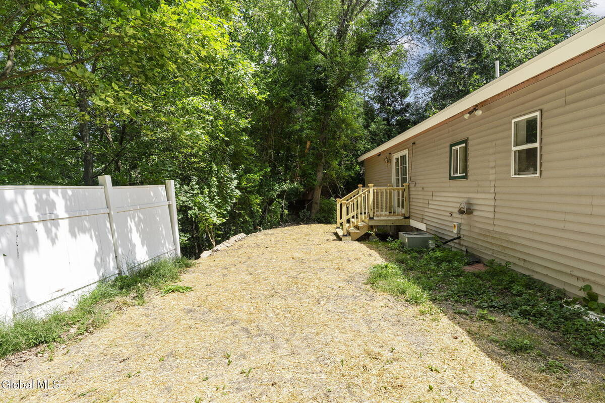 #9 photo, 31 Hidley Avenue, North Greenbush , NY 12198