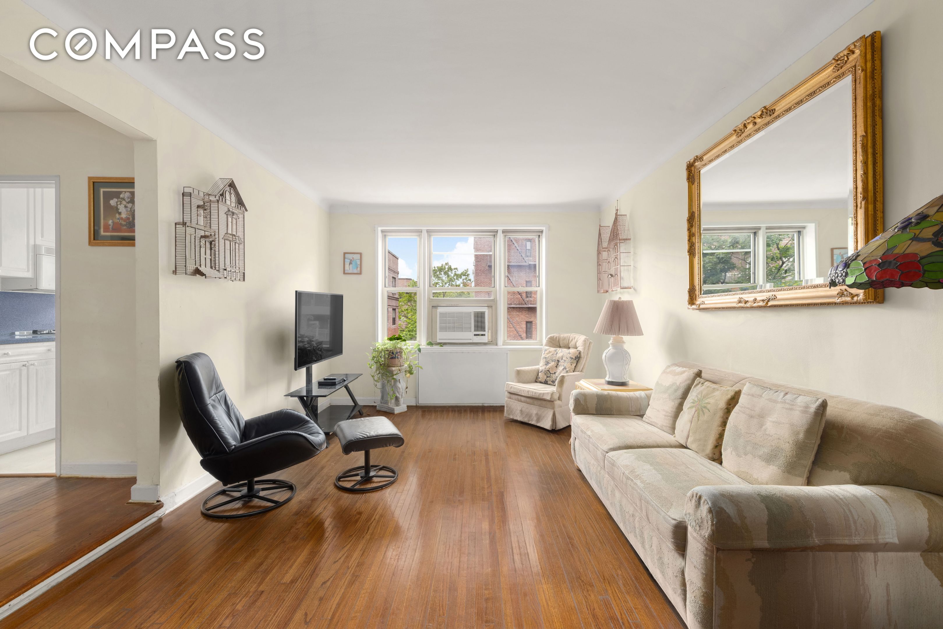 #3 photo, 68-61 Yellowstone Boulevard, クイーンズ区 Forest Hills , NY 11375