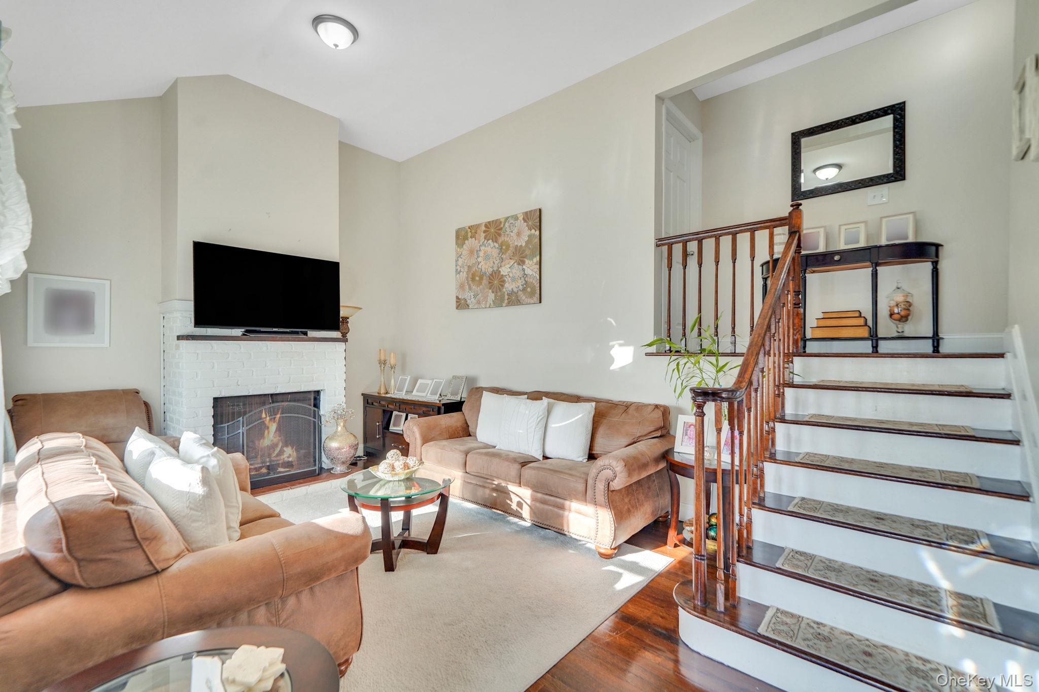 #4 photo, 83 Chapel Hill Drive, 東長島 Brentwood , NY 11717