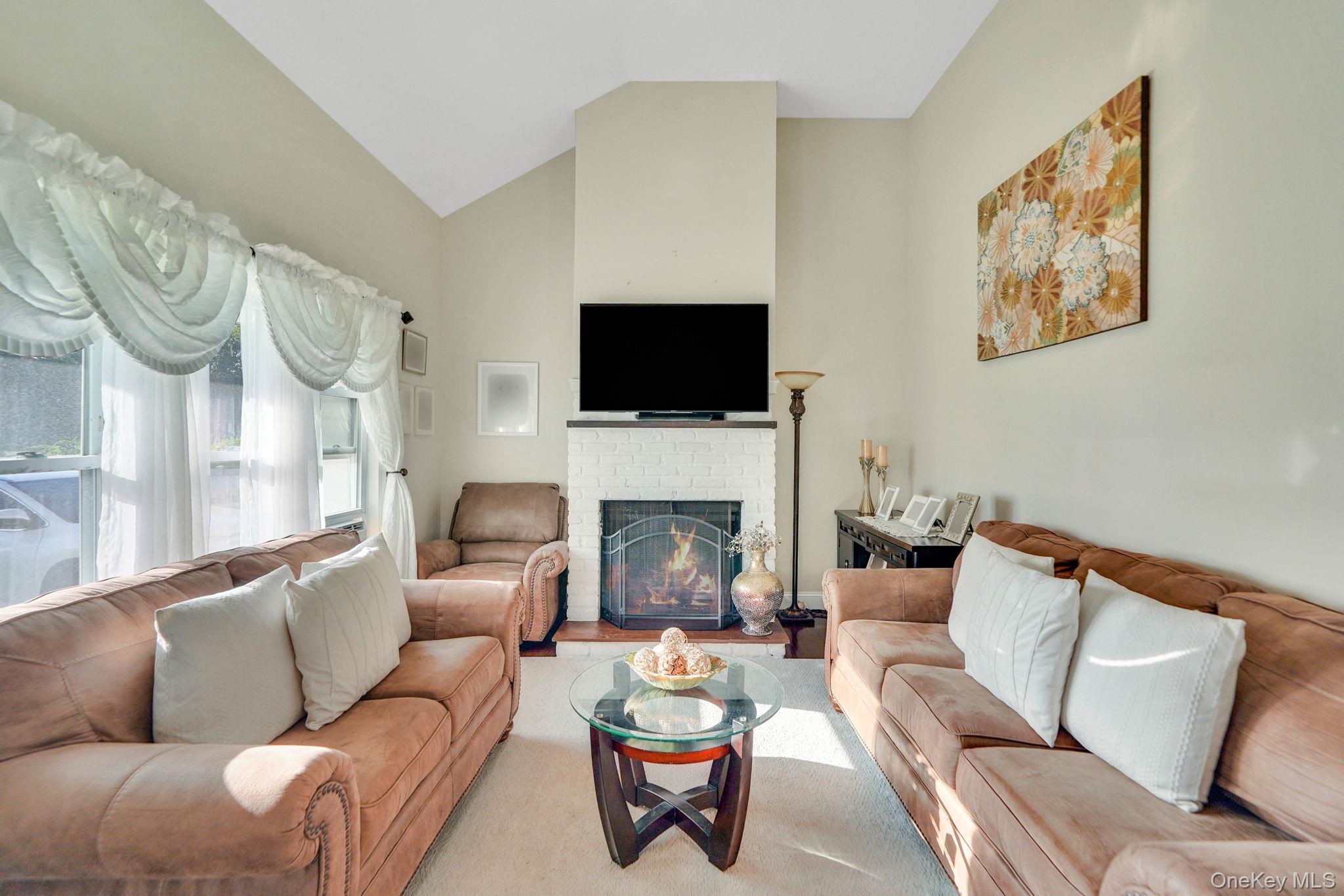 #5 photo, 83 Chapel Hill Drive, 東長島 Brentwood , NY 11717