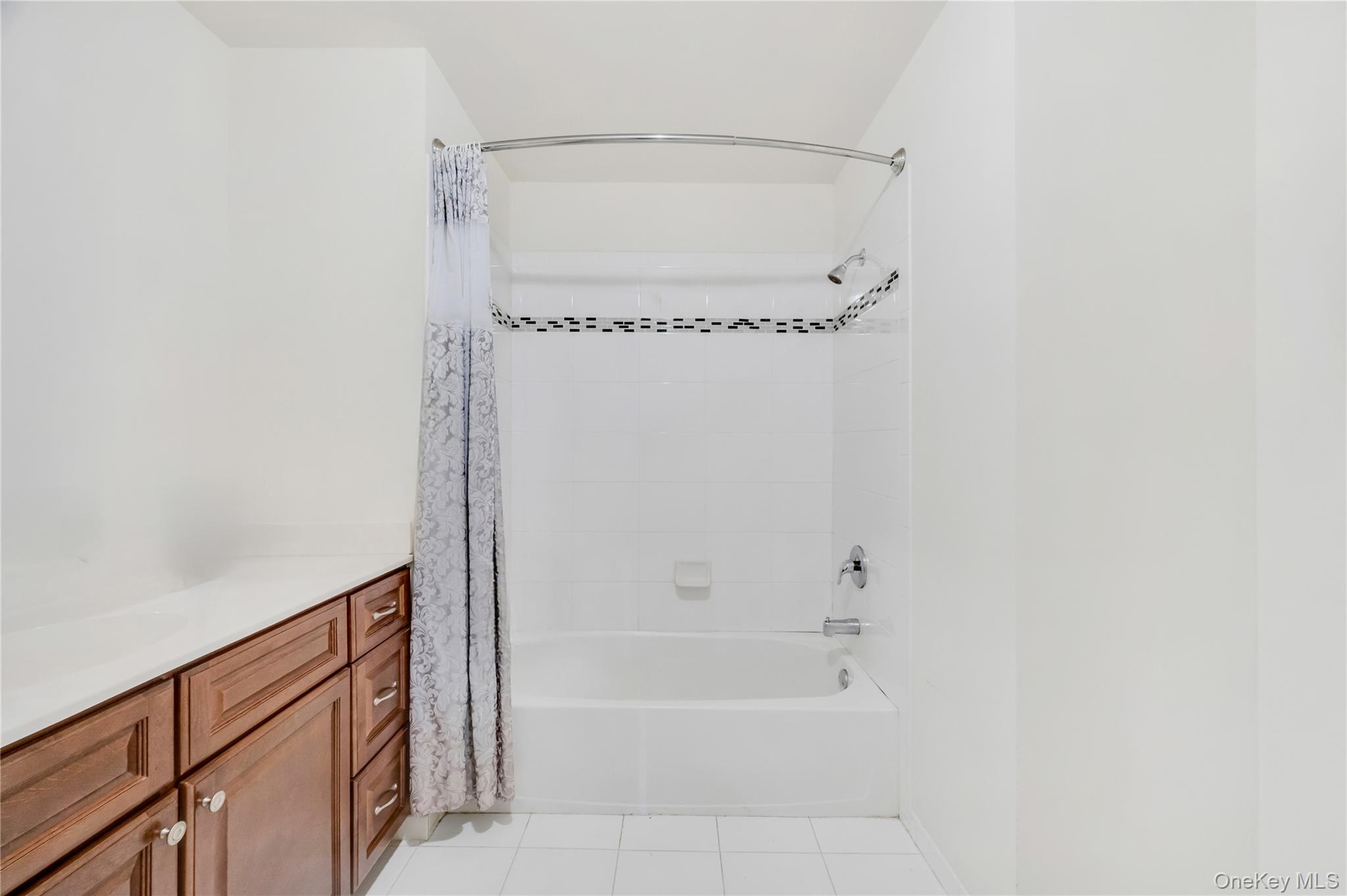 #13 photo, 132 Weatherby Lane, サフォーク郡 Central Islip , NY 11722