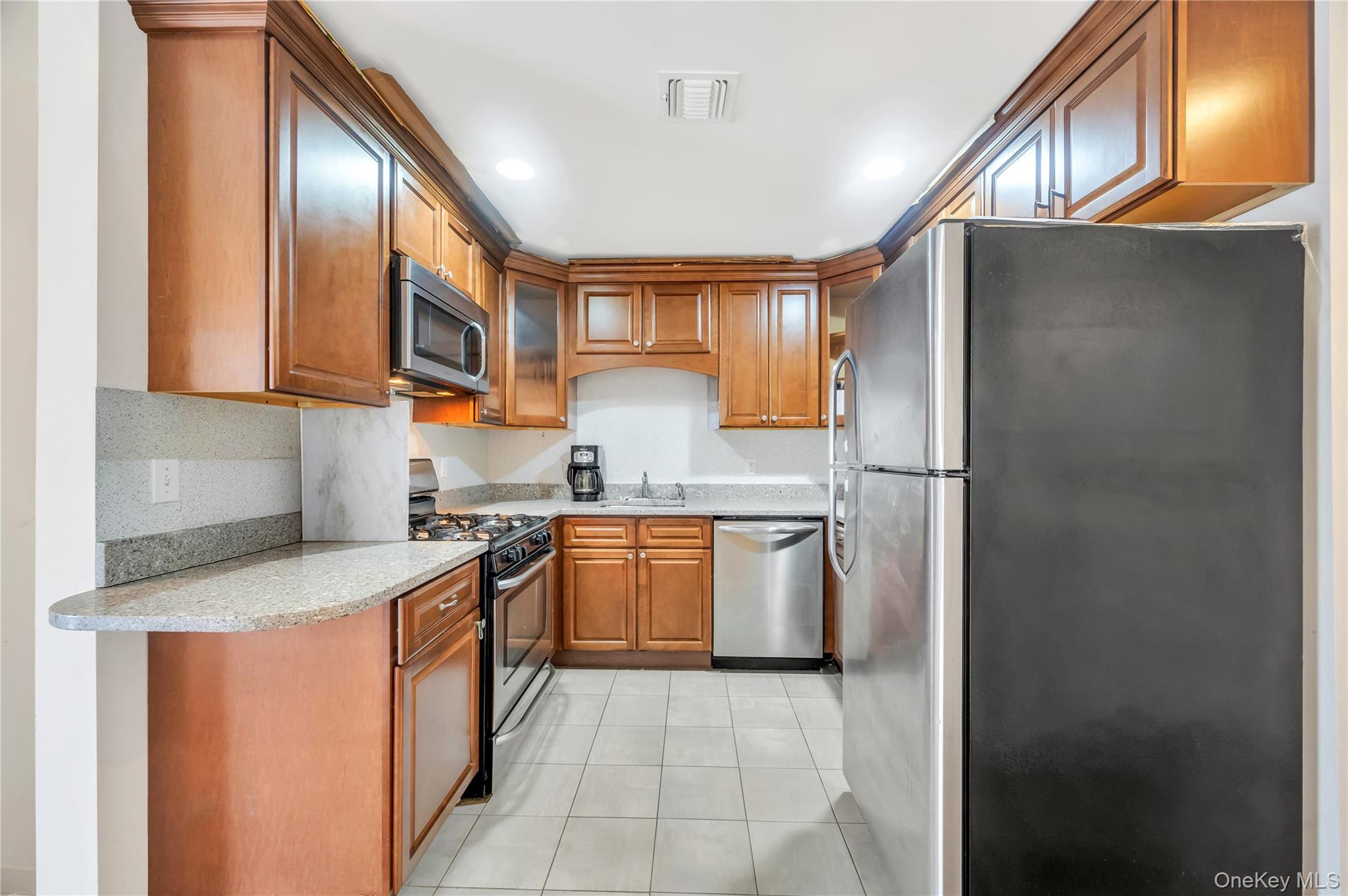 #4 photo, 132 Weatherby Lane, サフォーク郡 Central Islip , NY 11722