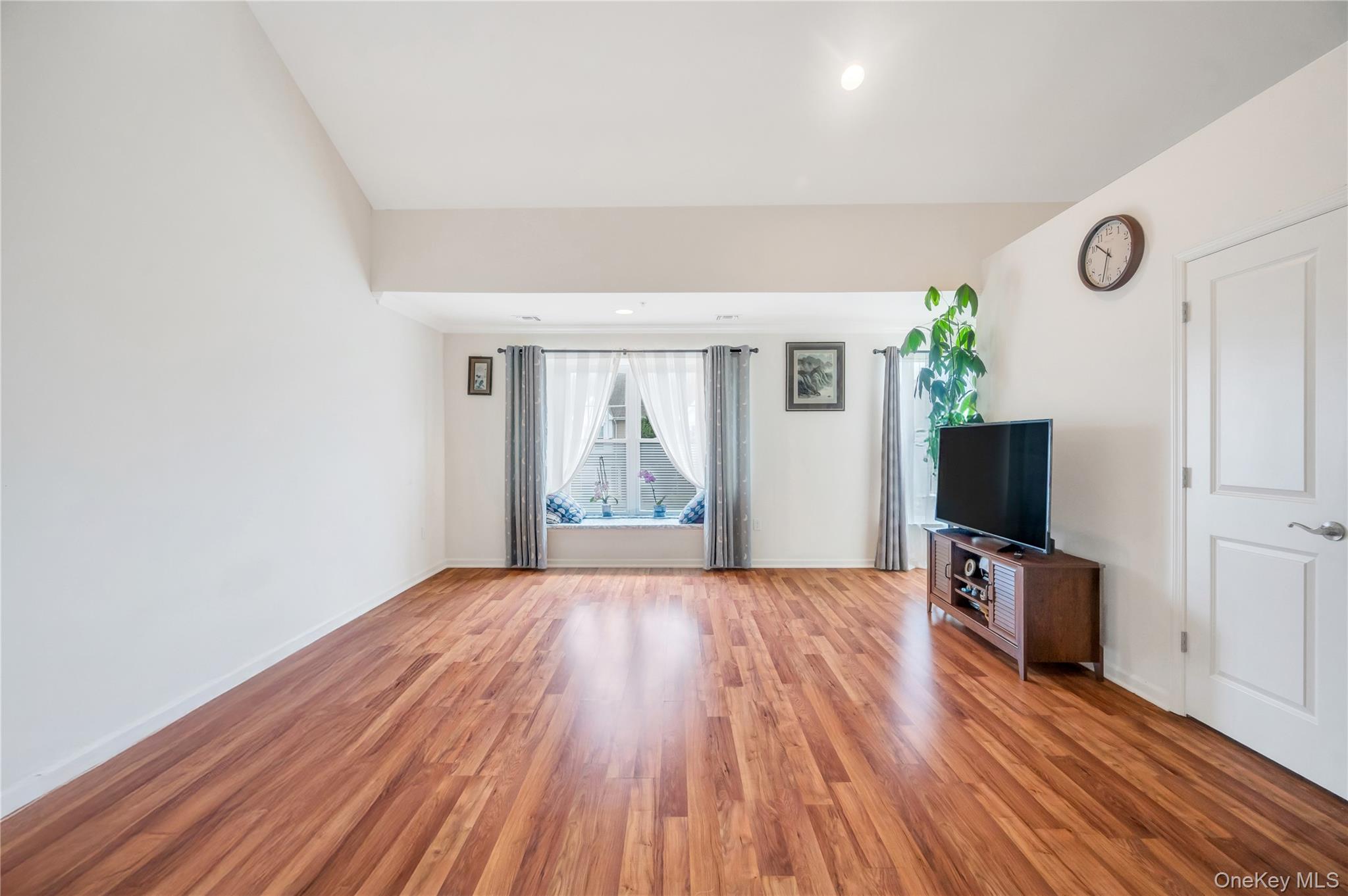 #6 photo, 132 Weatherby Lane, サフォーク郡 Central Islip , NY 11722