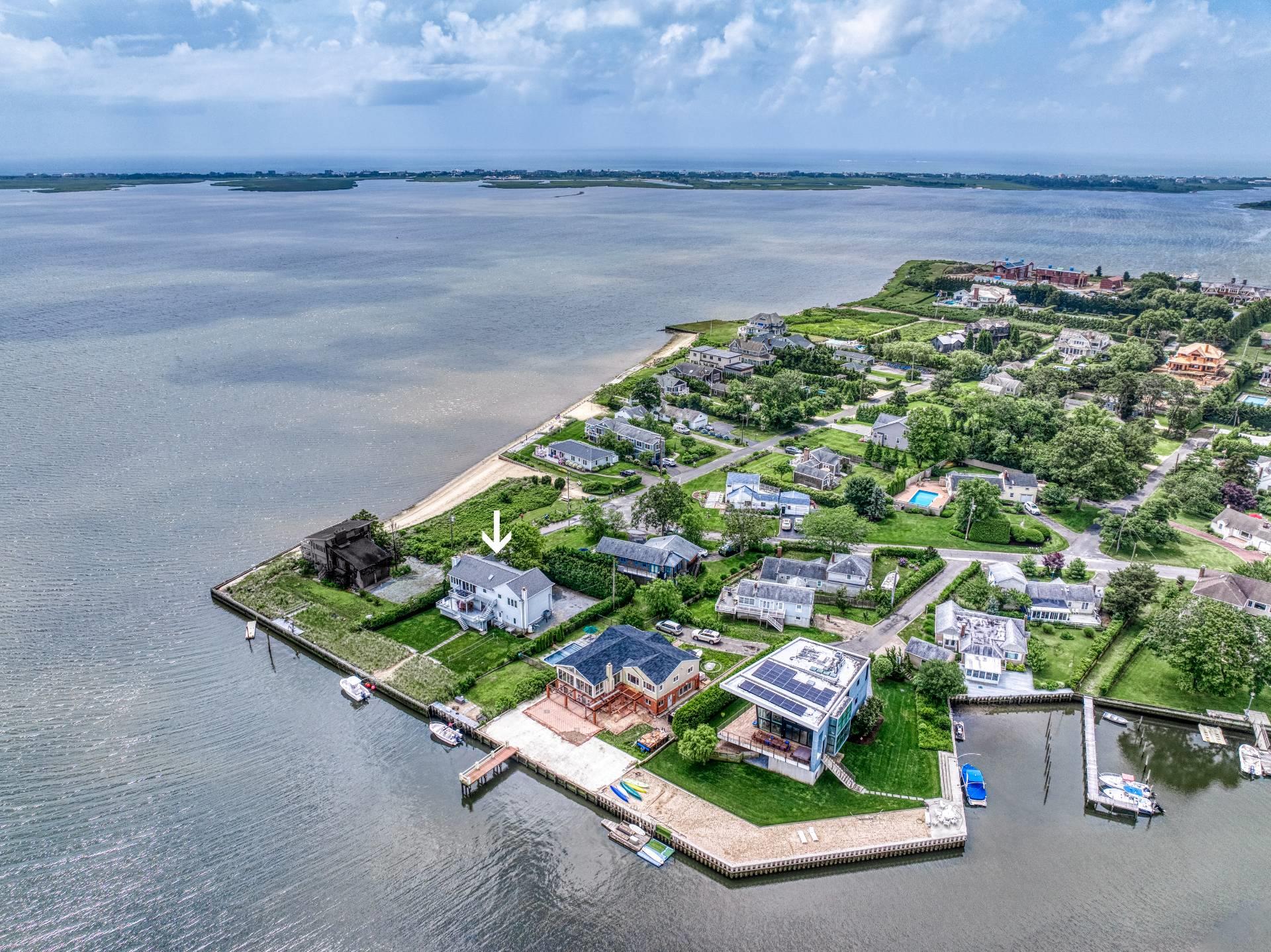 #1 photo, 2 Bayside Avenue, 東長島 汉普顿 East Quogue , NY 11942