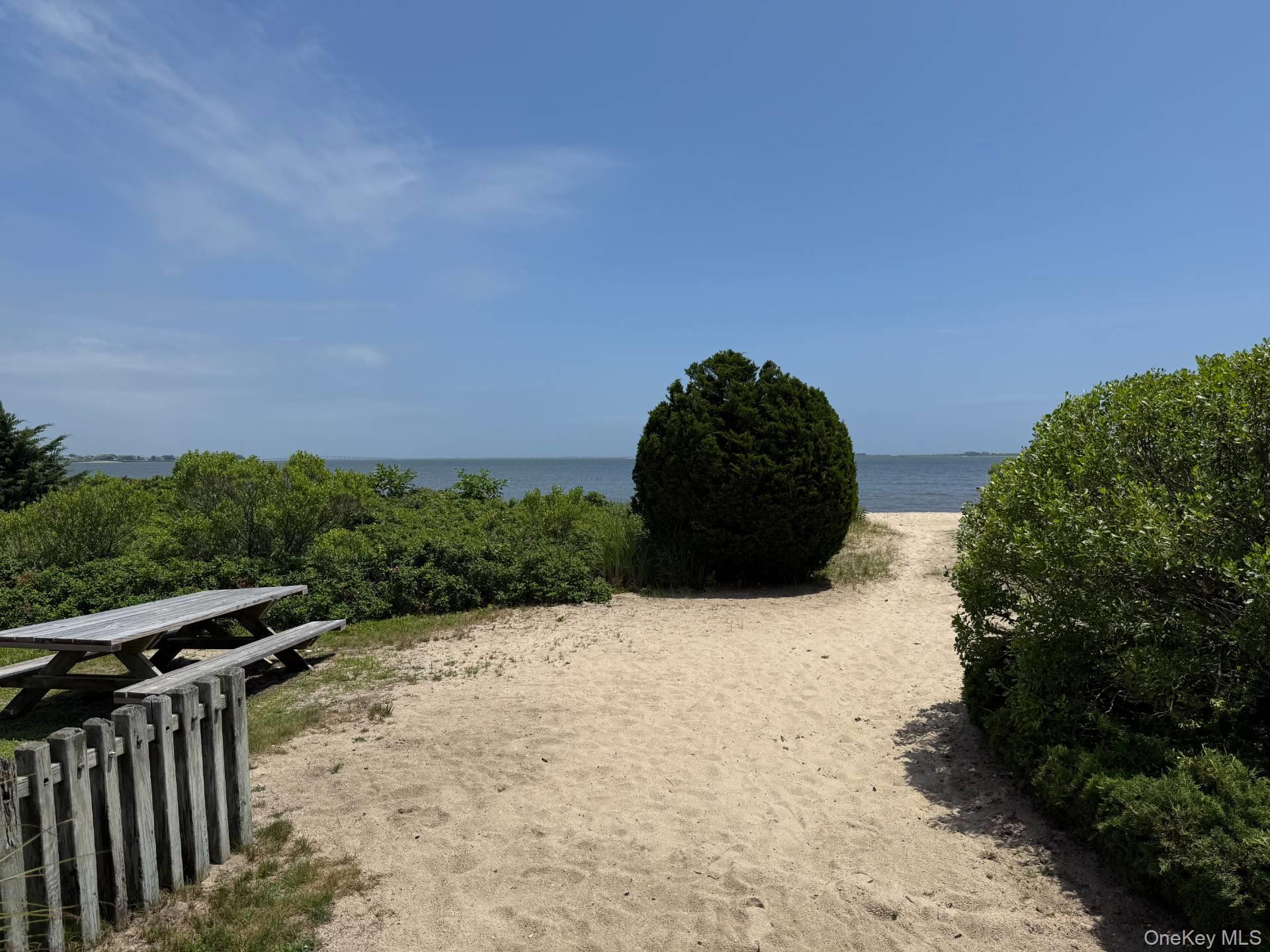 #17 photo, 2 Bayside Avenue, サフォーク郡 East Quogue , NY 11942