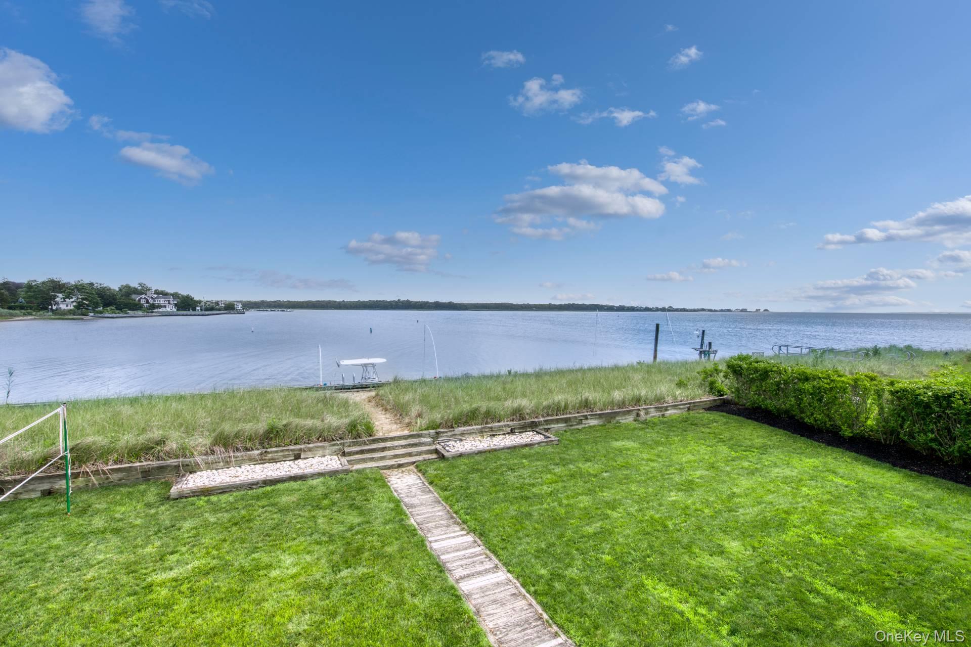 #19 photo, 2 Bayside Avenue, サフォーク郡 East Quogue , NY 11942