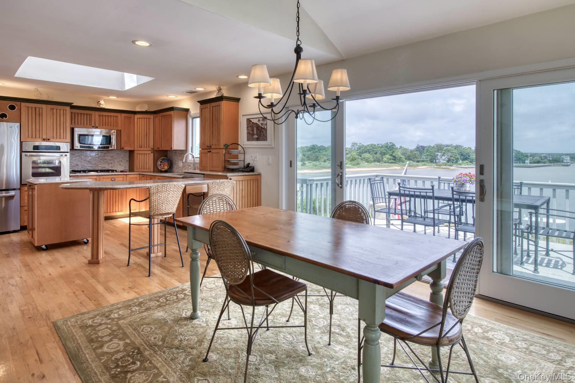 #3 photo, 2 Bayside Avenue, サフォーク郡 East Quogue , NY 11942