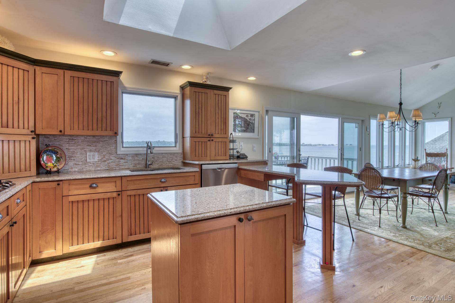 #5 photo, 2 Bayside Avenue, サフォーク郡 East Quogue , NY 11942