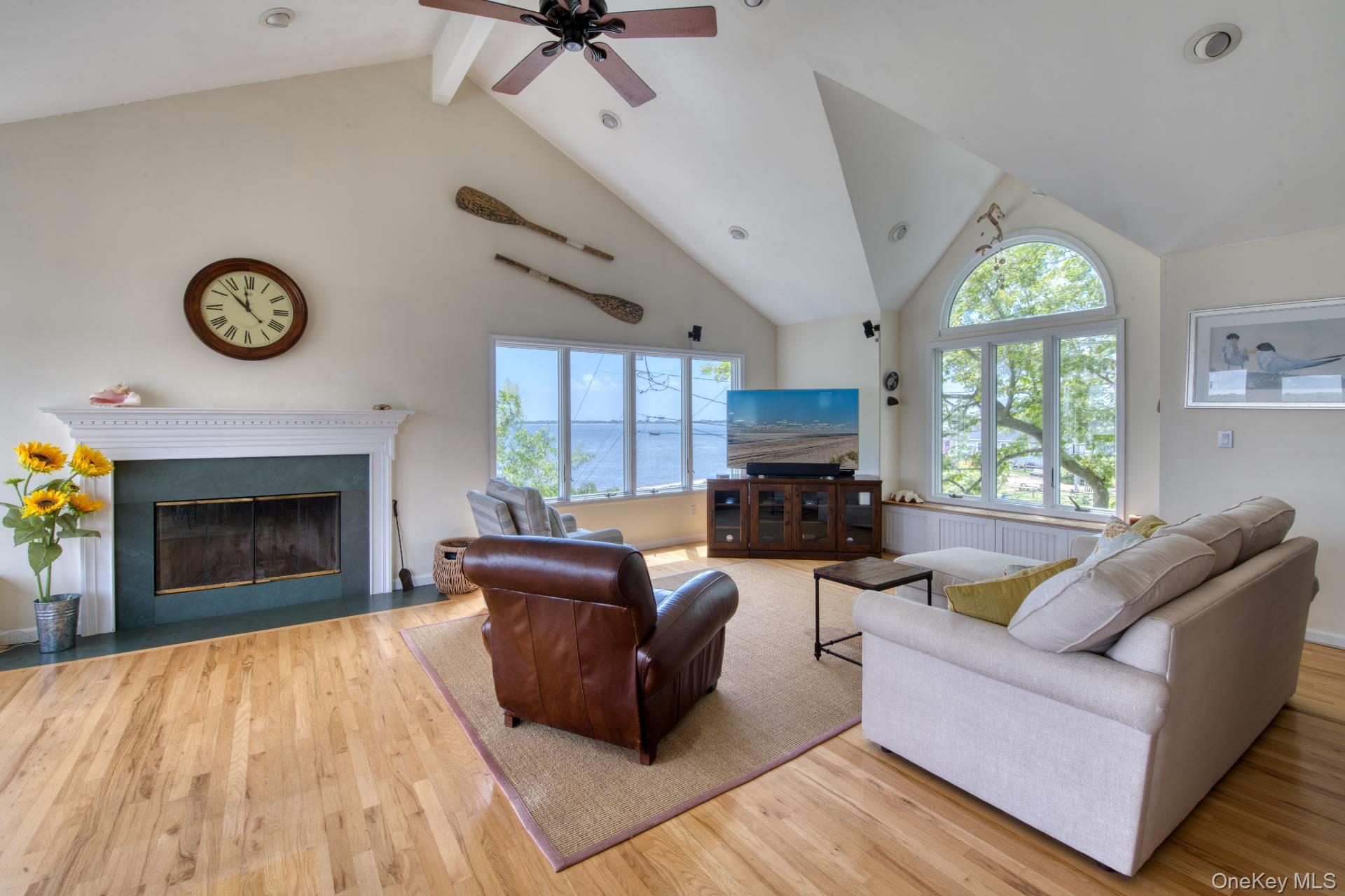 #8 photo, 2 Bayside Avenue, サフォーク郡 East Quogue , NY 11942