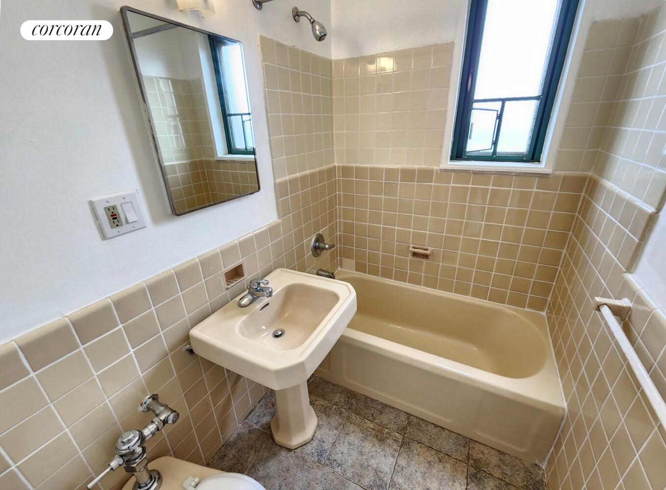 #12 photo, 1949 MCGRAW Avenue, Parkchester , NY 10462