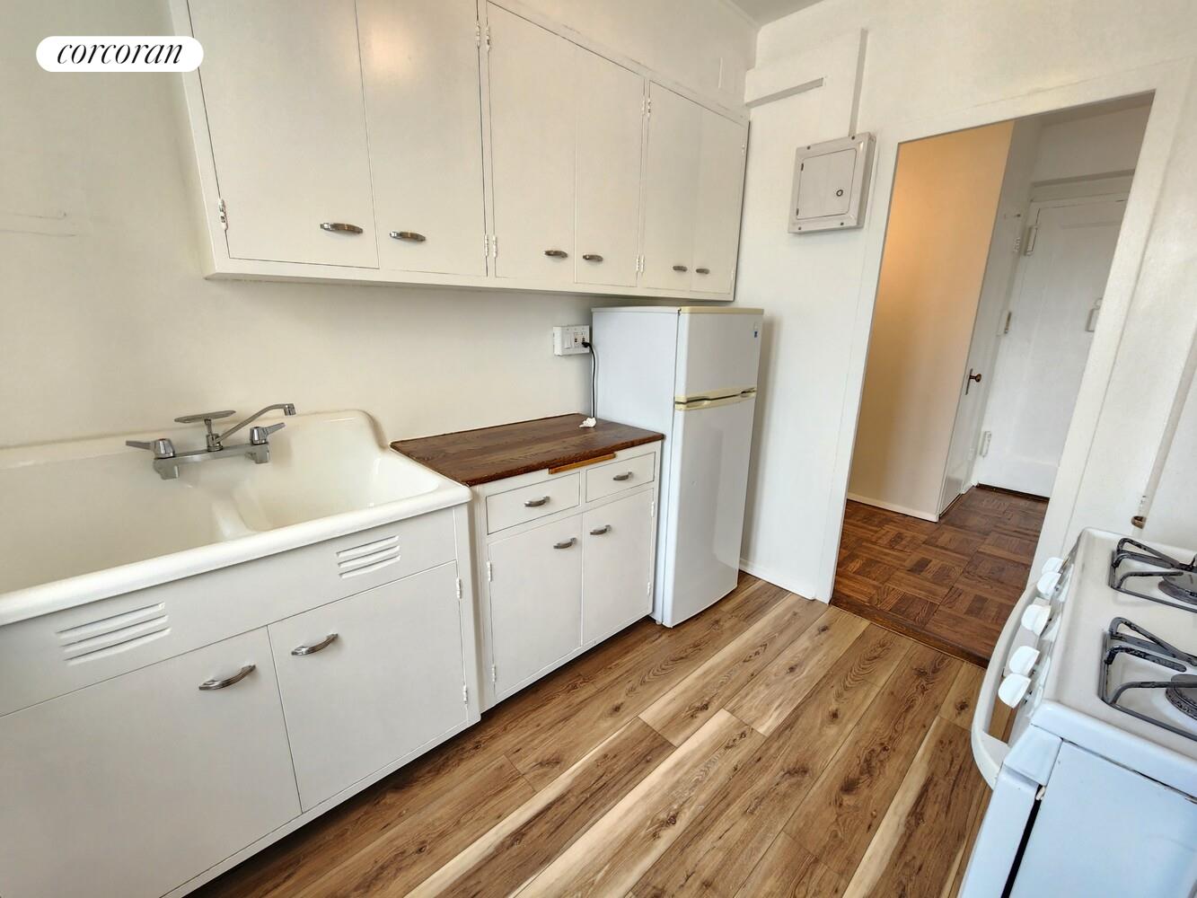 #7 photo, 1949 MCGRAW Avenue, Parkchester , NY 10462