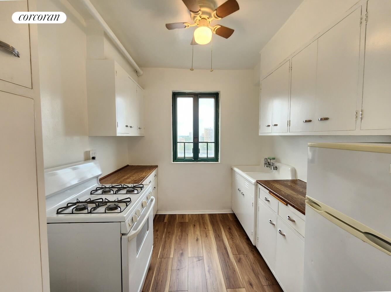 #8 photo, 1949 MCGRAW Avenue, Parkchester , NY 10462