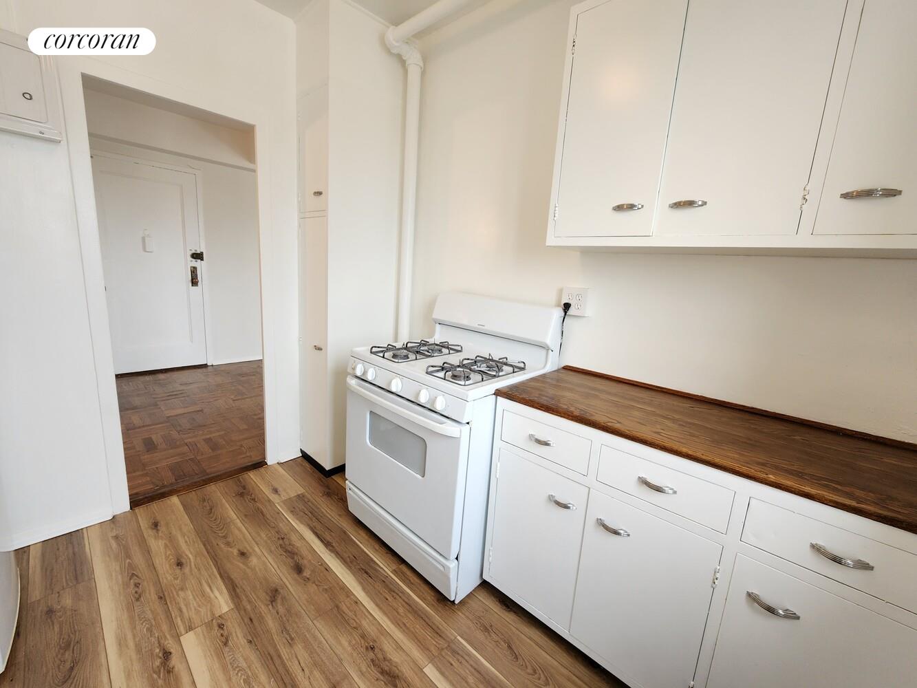 #9 photo, 1949 MCGRAW Avenue, Parkchester , NY 10462