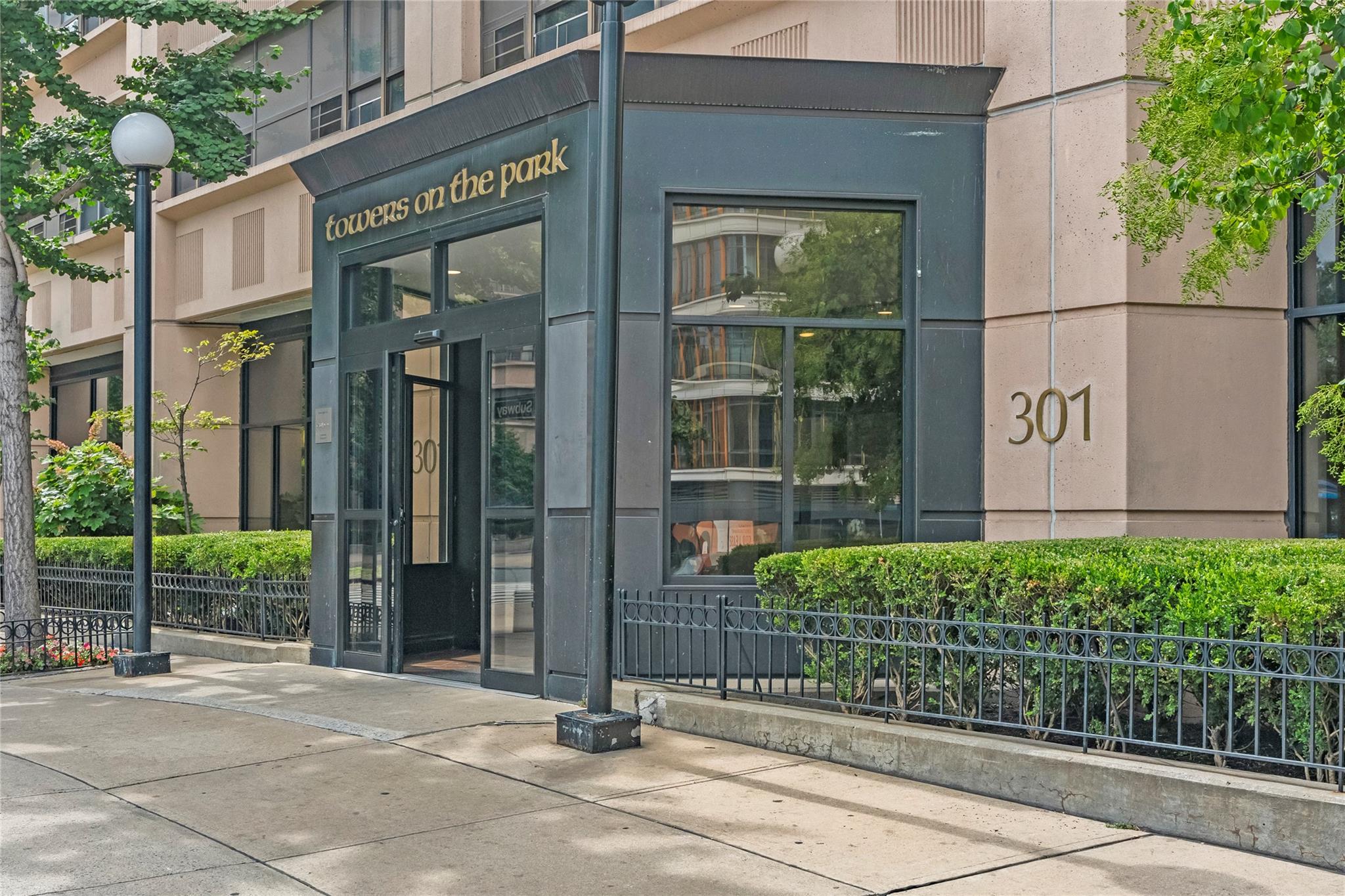 #1 photo, 301 W 110th Street, 曼哈頓 哈莱姆区 New York (Manhattan) , NY 10026