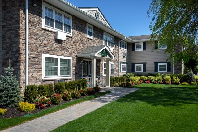 #1 photo, 811 Long Island Avenue, 東長島 鹿园 Deer Park , NY 11729