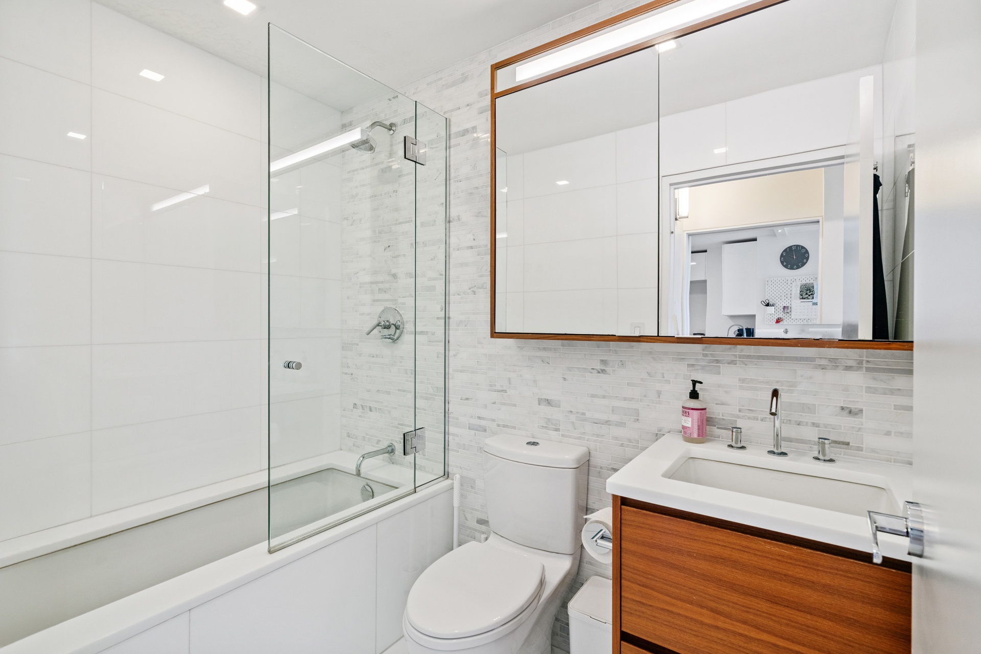 #13 photo, 301 W 53rd Street, マンハッタン Clinton , NY 10019