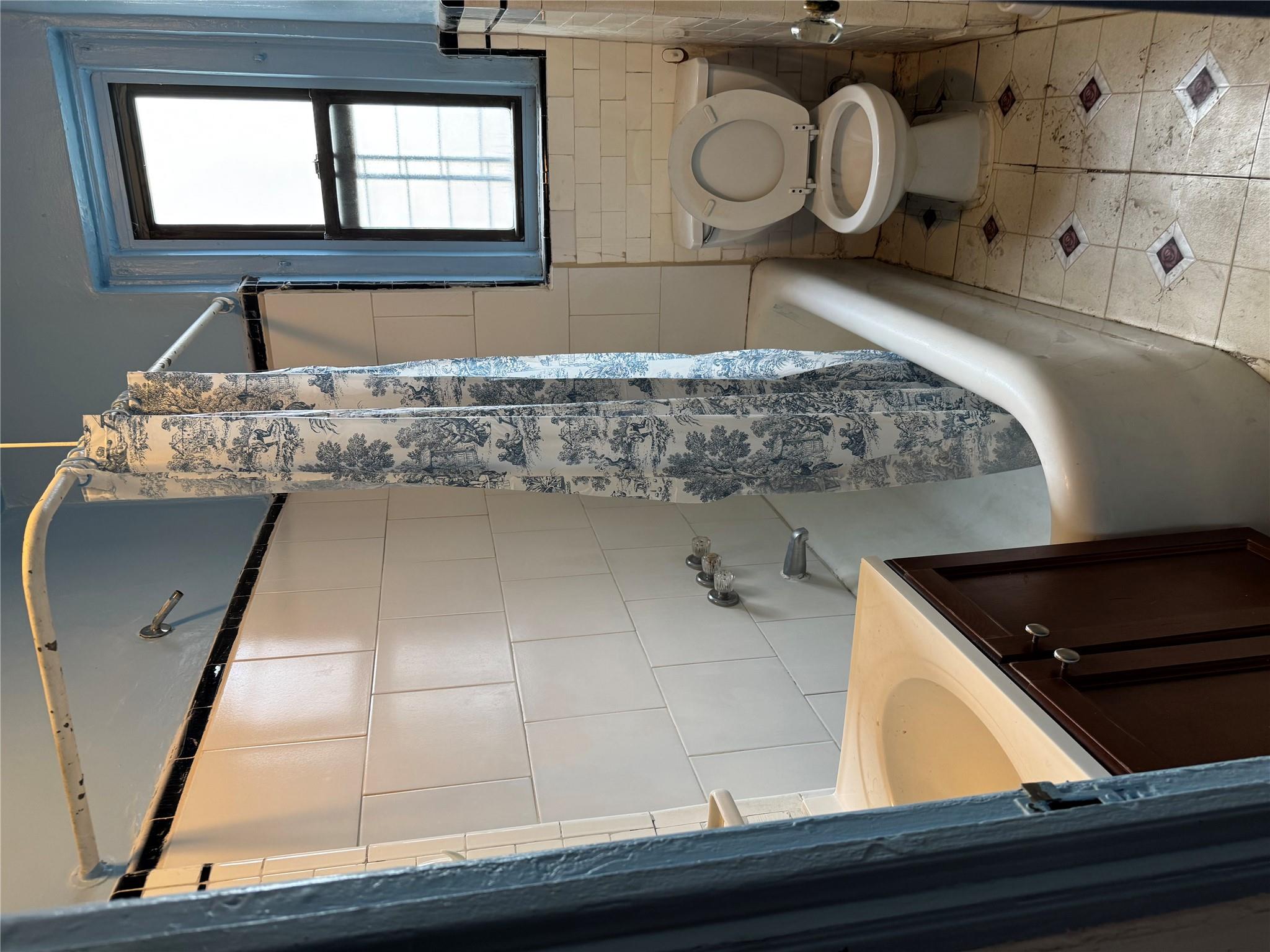 #6 photo, 2922 Barnes Ave, Bronx , NY 10467