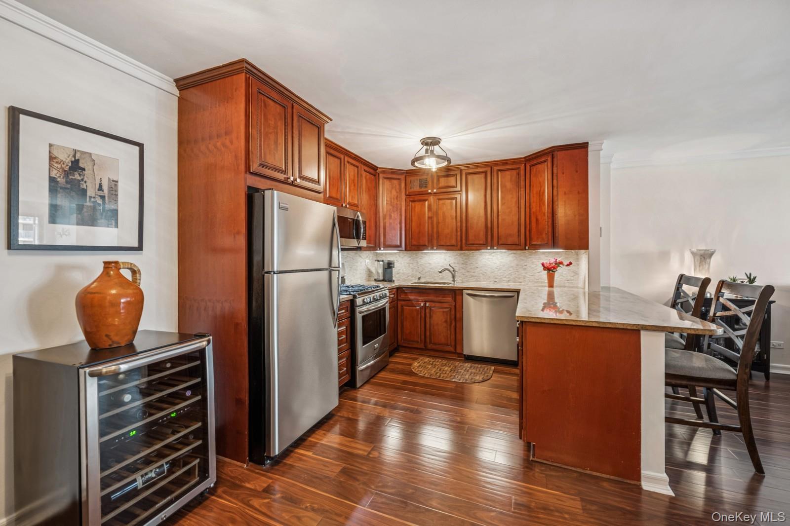 #11 photo, 18-15 215th Street, クイーンズ区 Bayside , NY 11360