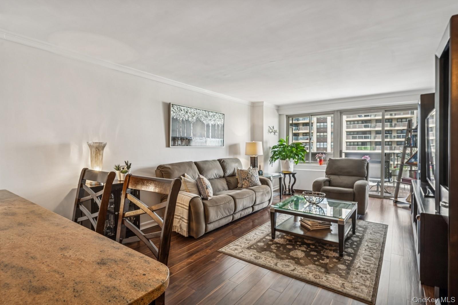 #12 photo, 18-15 215th Street, クイーンズ区 Bayside , NY 11360