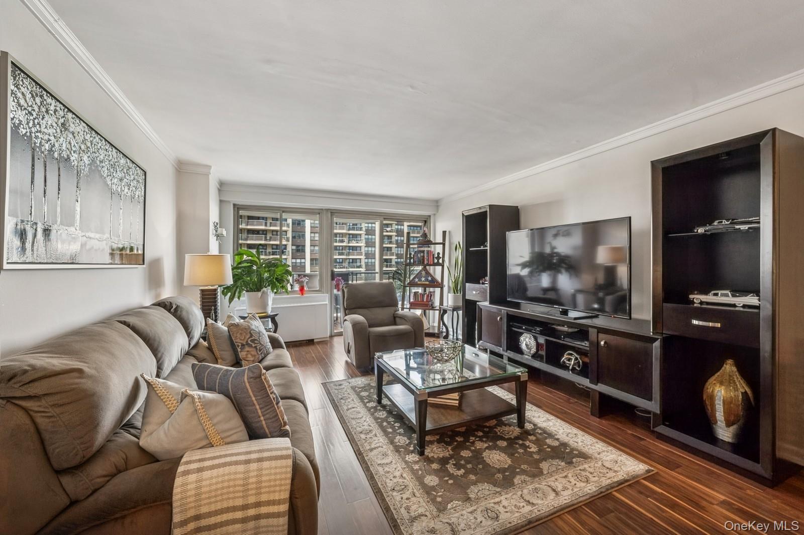 #14 photo, 18-15 215th Street, クイーンズ区 Bayside , NY 11360