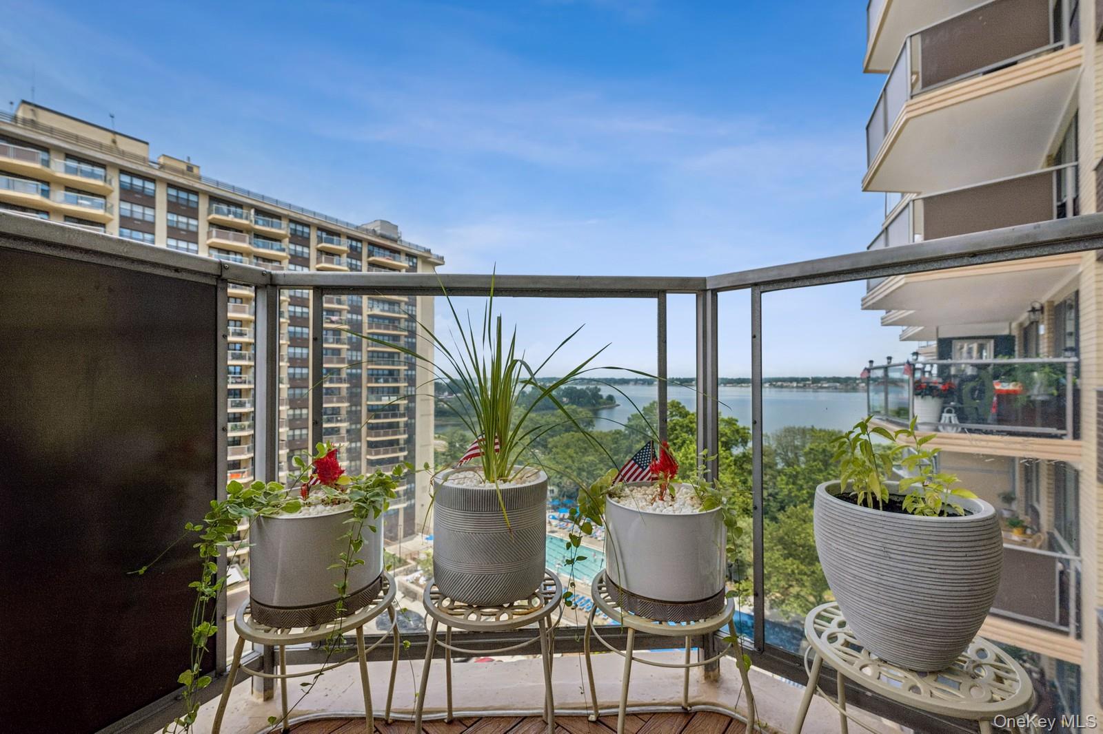 #3 photo, 18-15 215th Street, クイーンズ区 Bayside , NY 11360