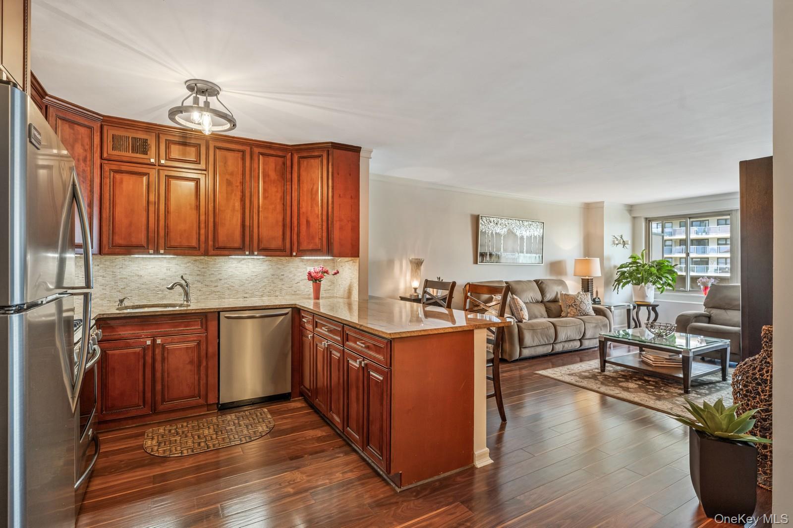 #9 photo, 18-15 215th Street, クイーンズ区 Bayside , NY 11360