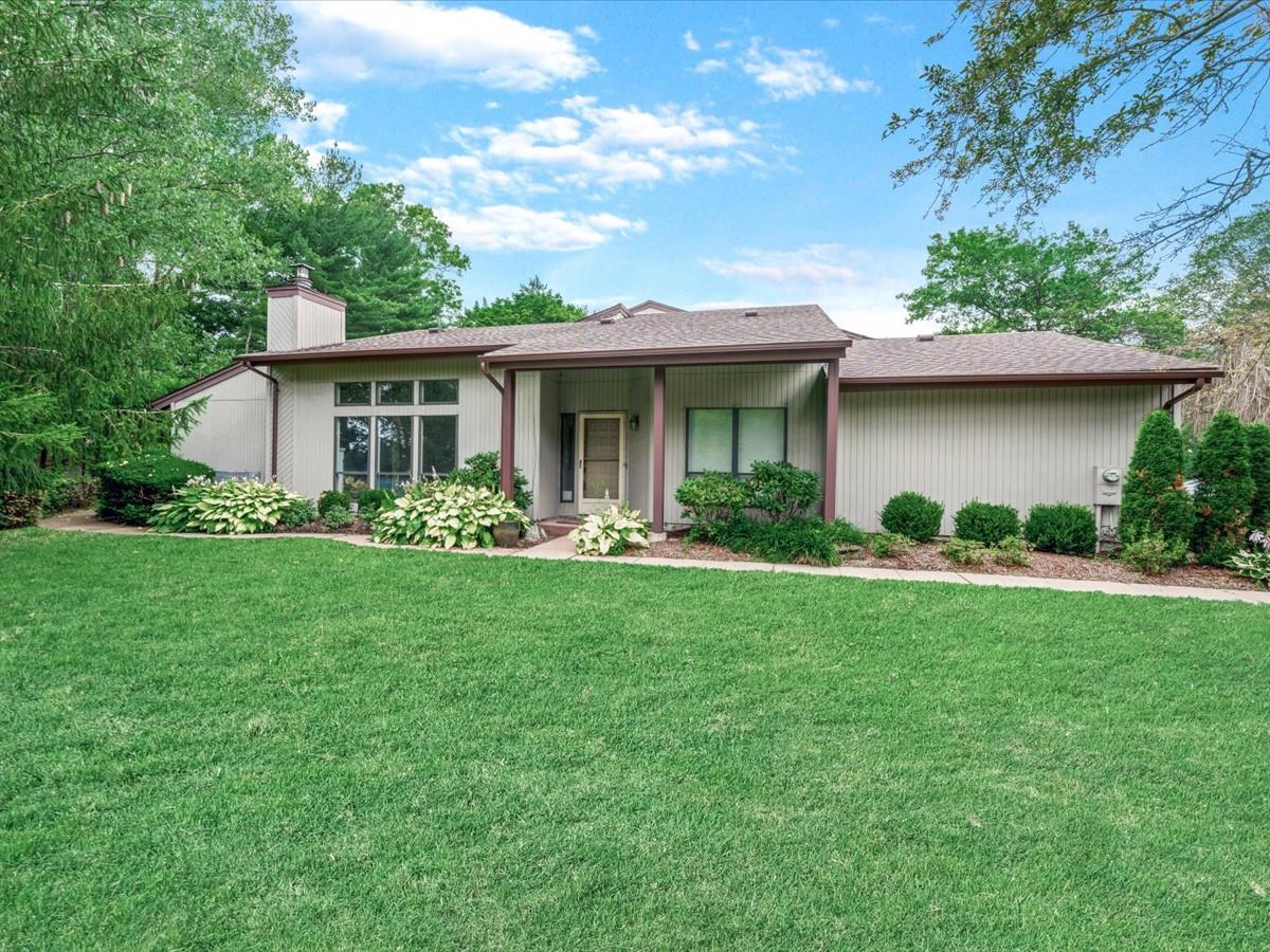 #1 photo, 19 S Club Drive, Jericho , NY 11753