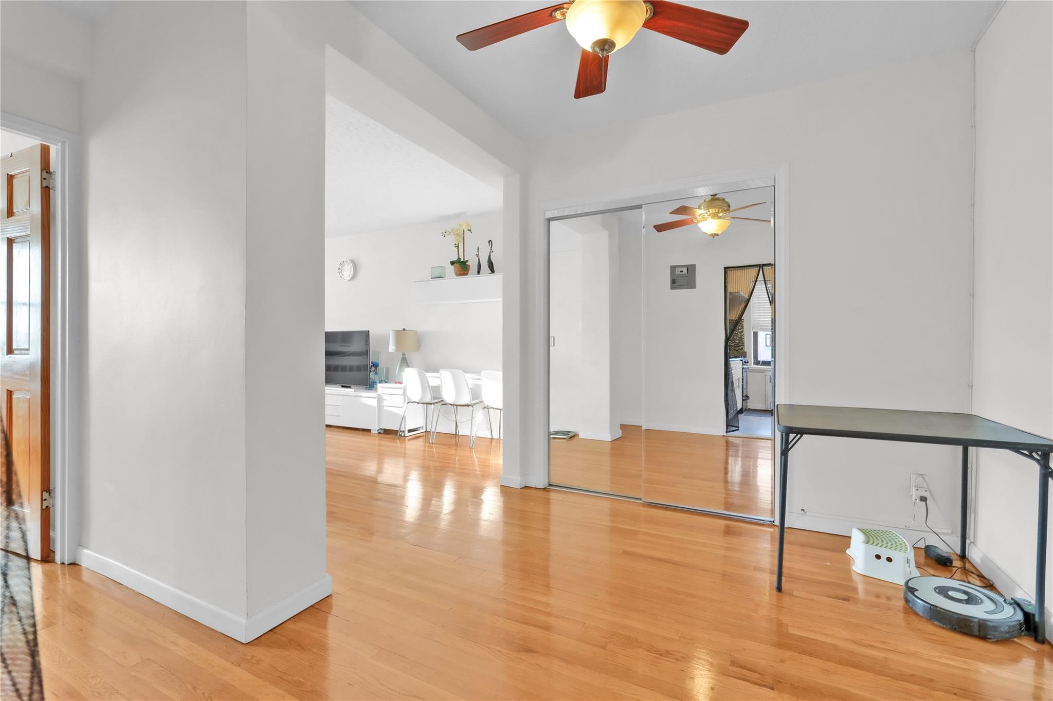 #4 photo, 139-09 28th Road, Flushing , NY 11354