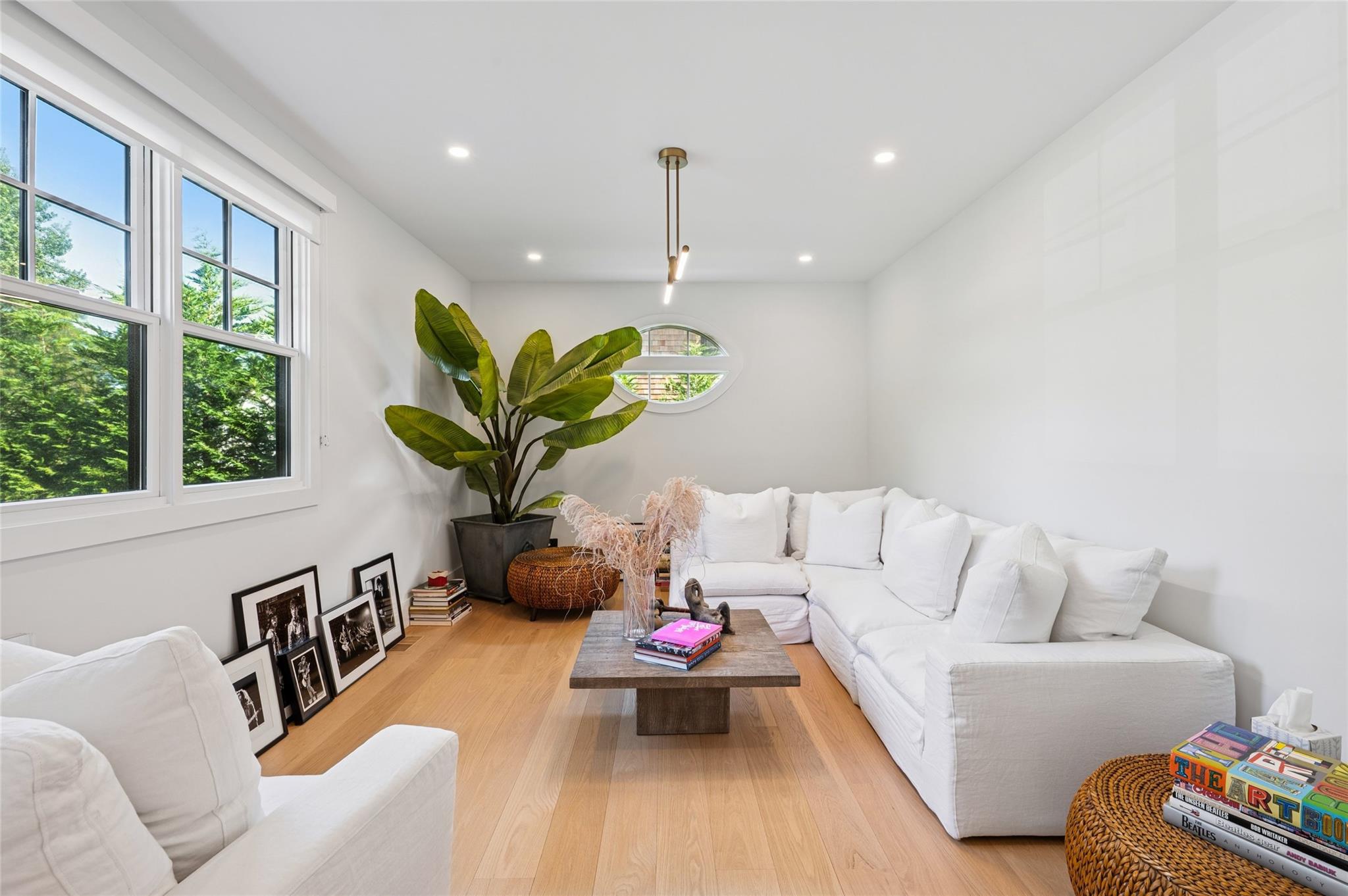 #12 photo, 5 Kings Lane, Southampton , NY 11968