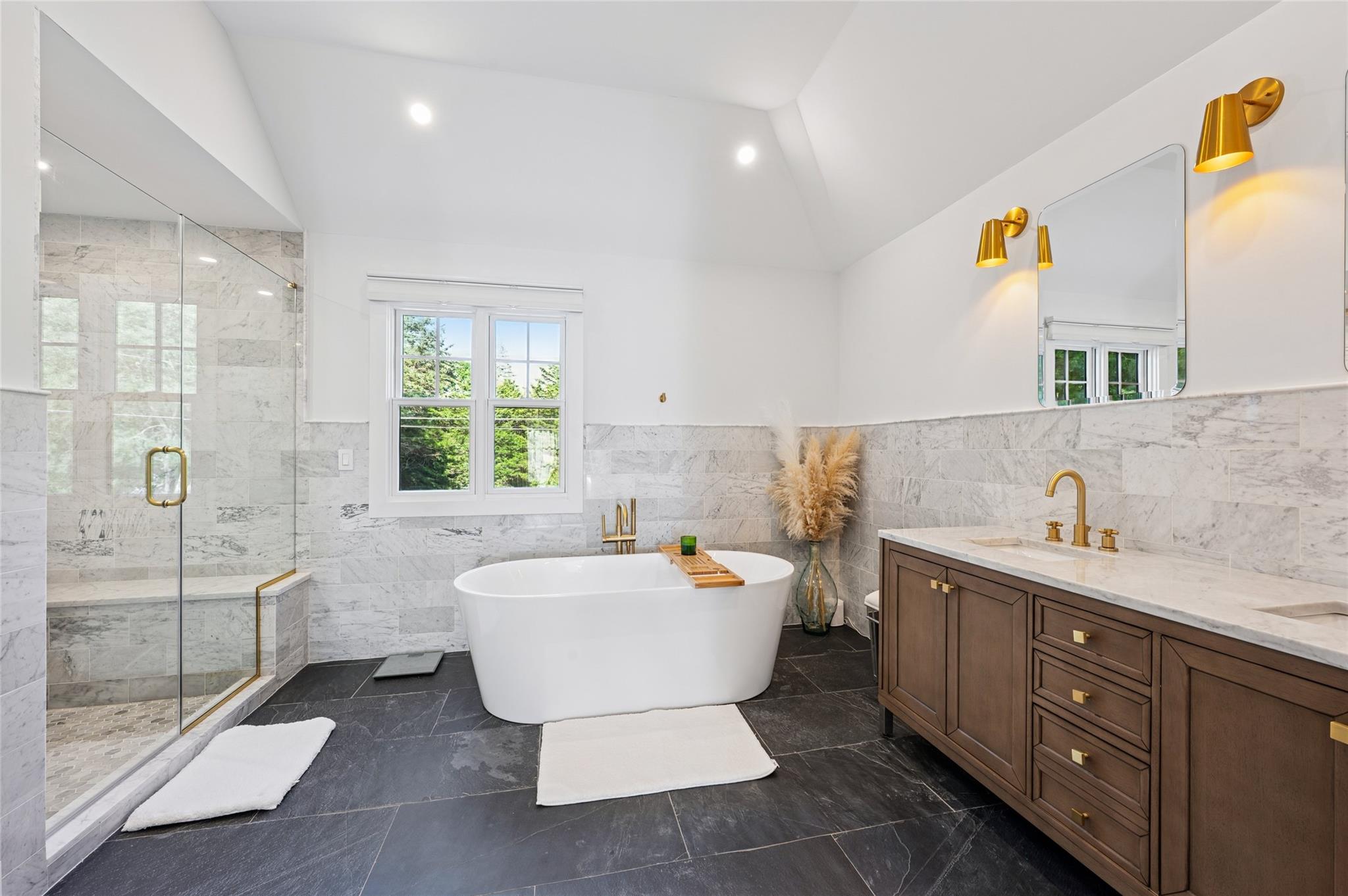 #15 photo, 5 Kings Lane, Southampton , NY 11968