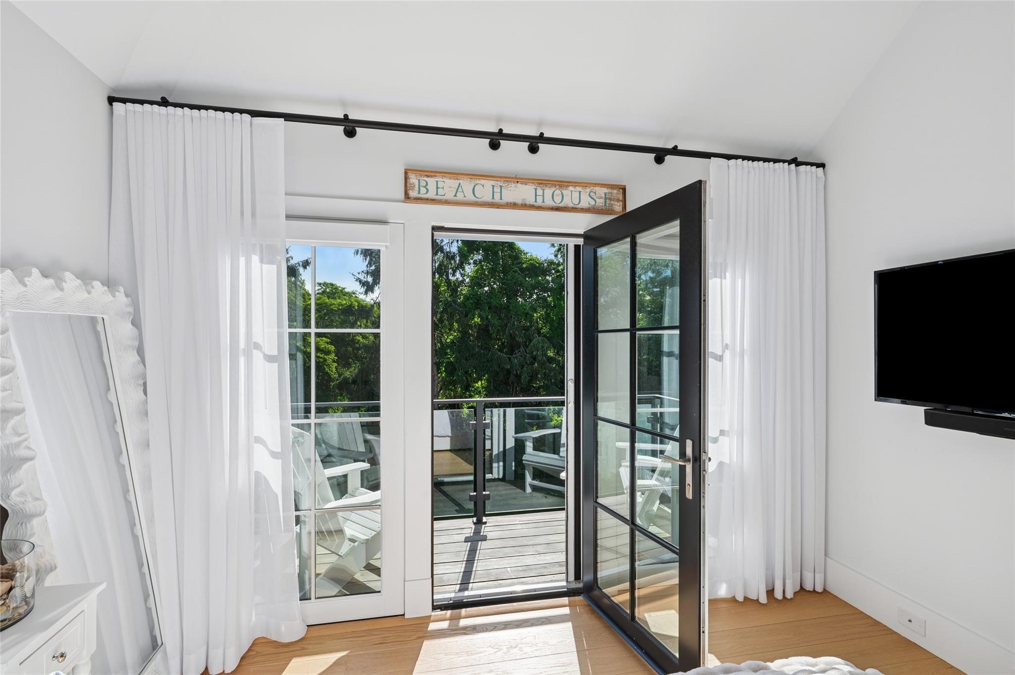 #17 photo, 5 Kings Lane, Southampton , NY 11968