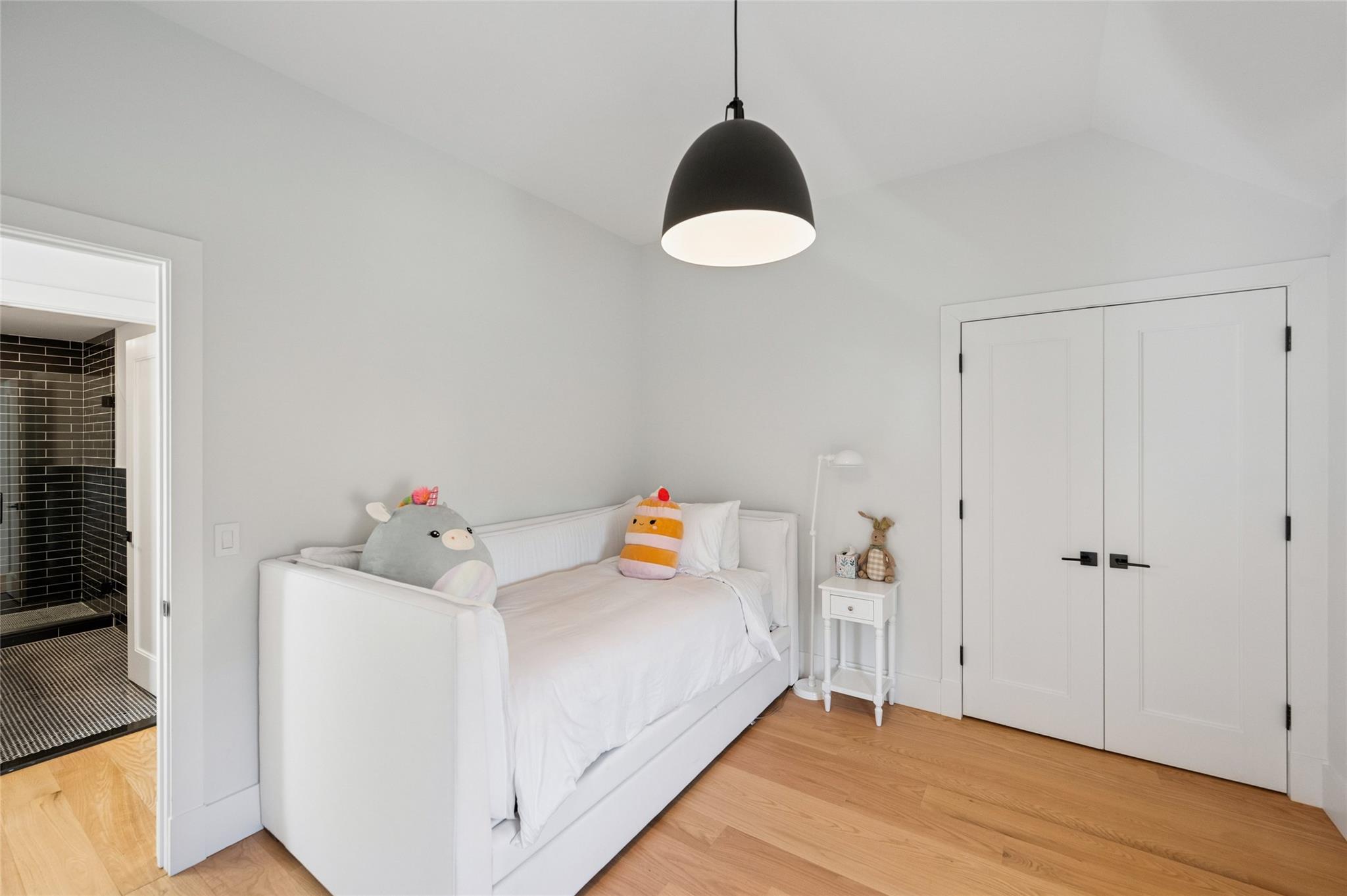 #20 photo, 5 Kings Lane, Southampton , NY 11968