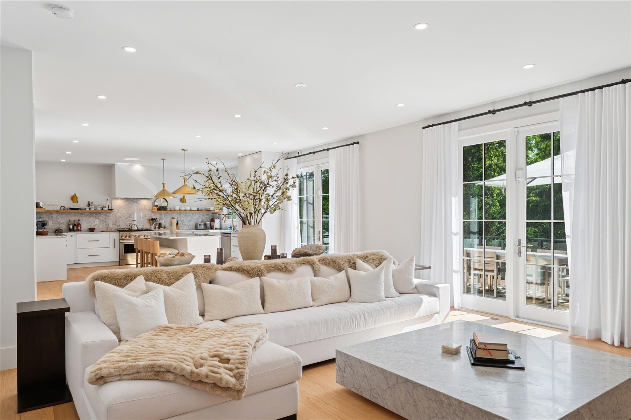 #4 photo, 5 Kings Lane, Southampton , NY 11968