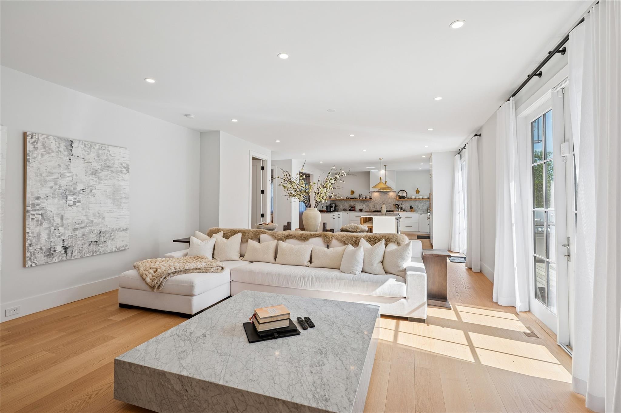 #5 photo, 5 Kings Lane, Southampton , NY 11968