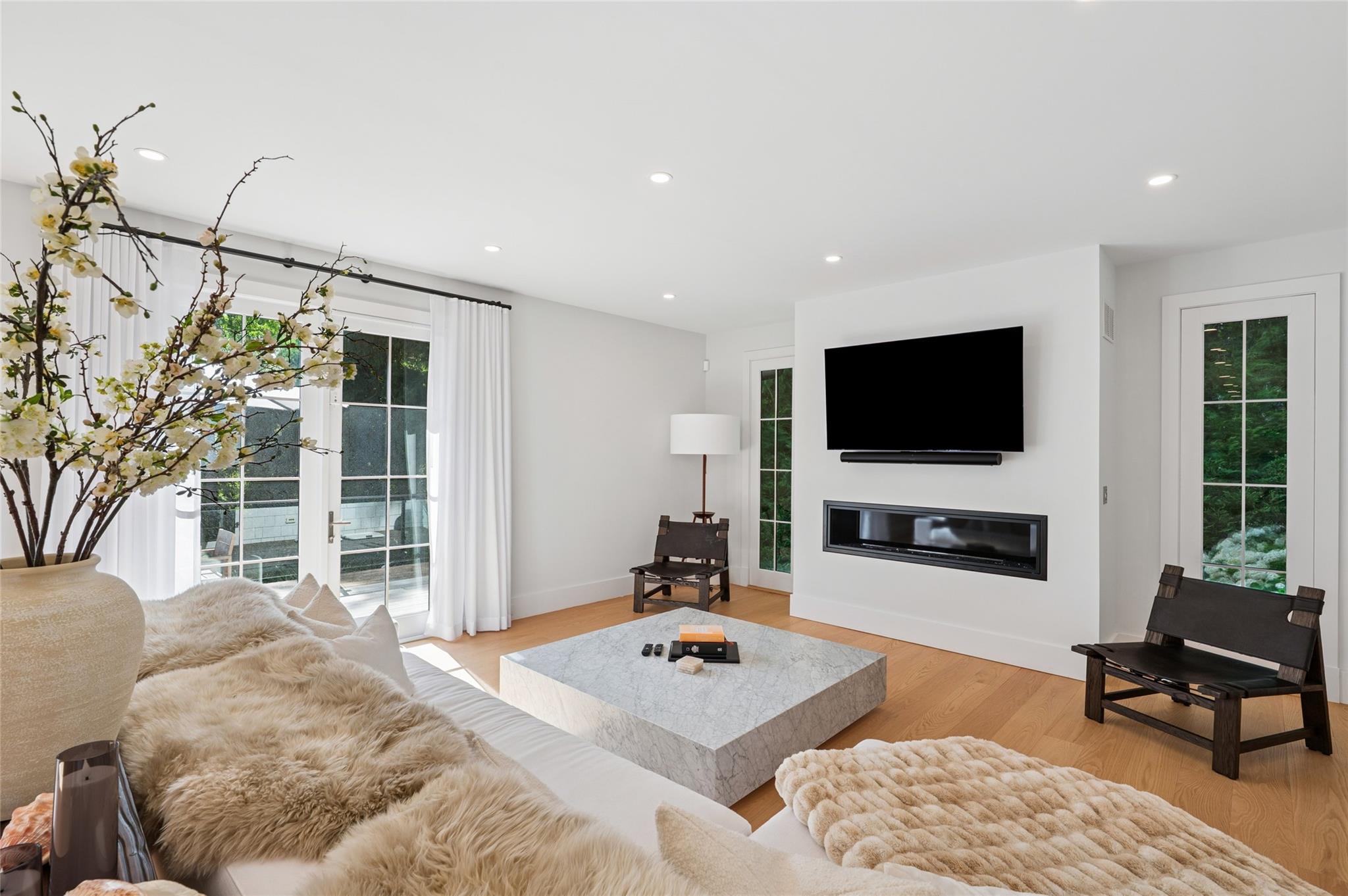 #6 photo, 5 Kings Lane, Southampton , NY 11968