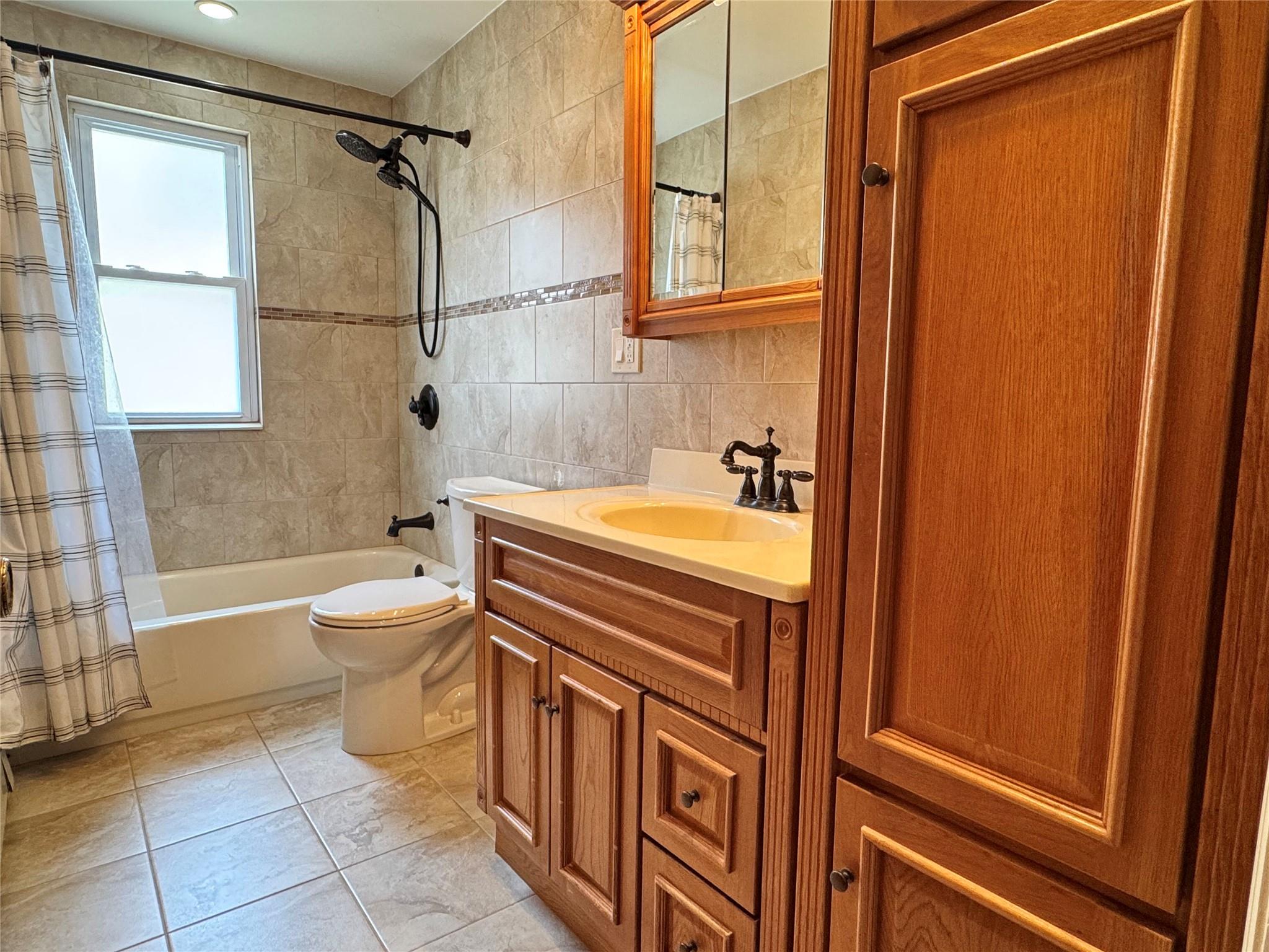 #13 photo, 405 Hamilton Avenue, ナッソー郡 Hewlett , NY 11557