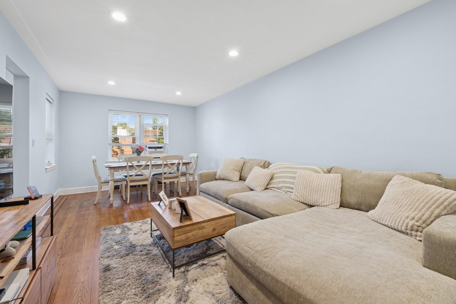 #5 photo, 102 S Village Avenue, ناسو Rockville Centre , NY 11570