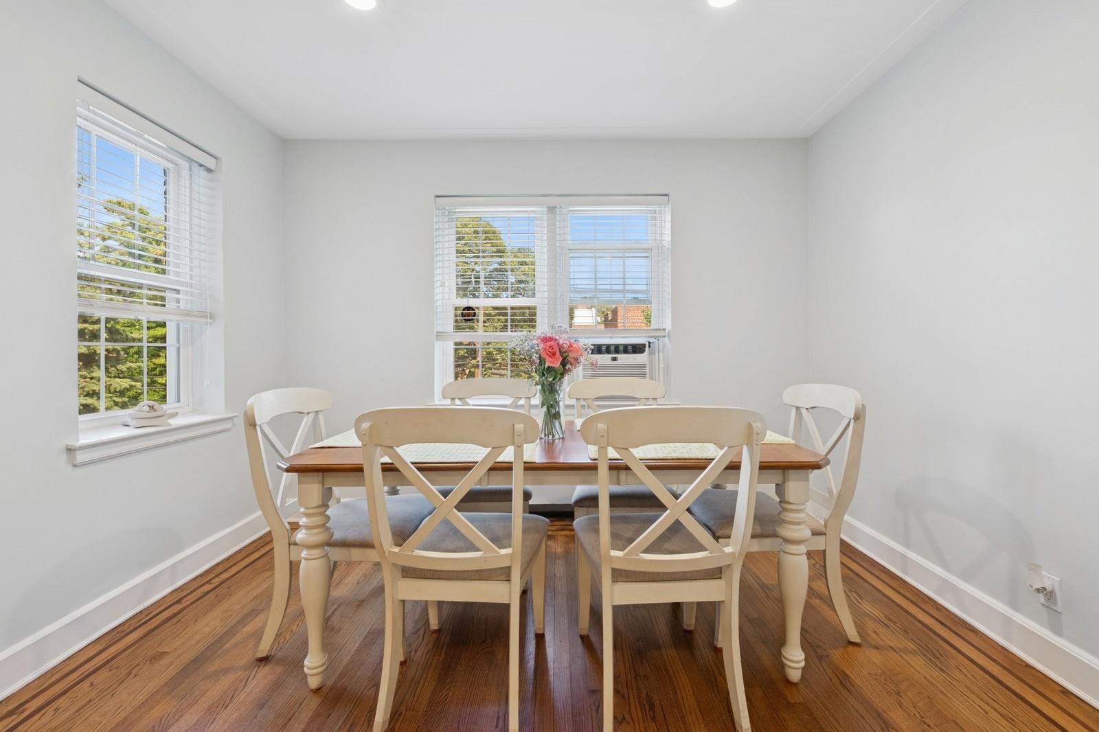 #7 photo, 102 S Village Avenue, ناسو Rockville Centre , NY 11570