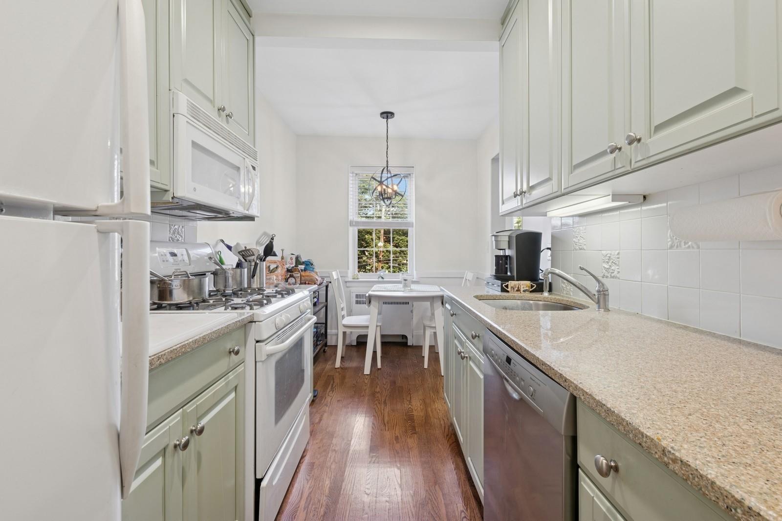 #8 photo, 102 S Village Avenue, ناسو Rockville Centre , NY 11570