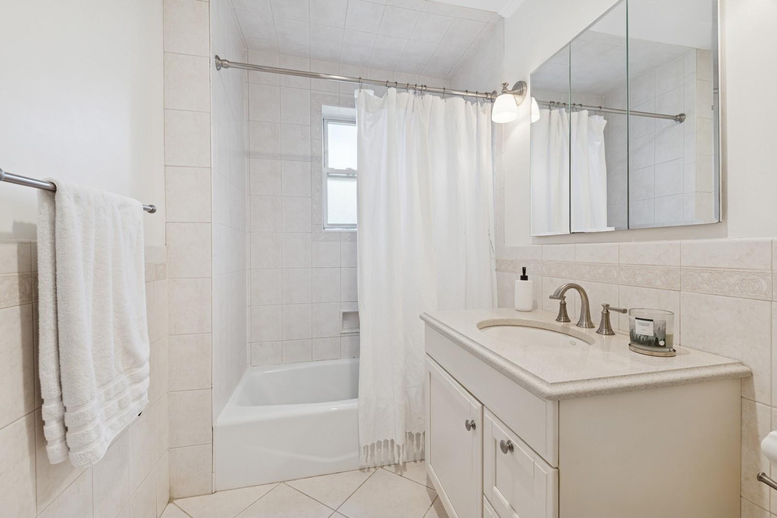 #9 photo, 102 S Village Avenue, ناسو Rockville Centre , NY 11570