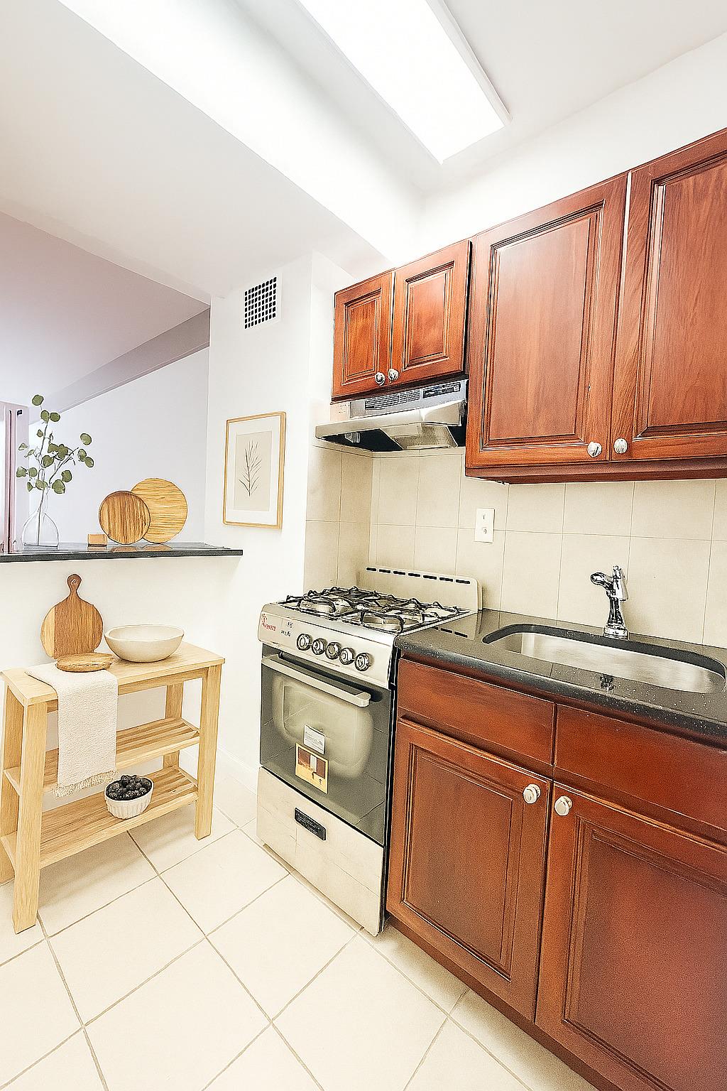 #8 photo, 240 E 46th Street, マンハッタン New York (Manhattan) , NY 10017