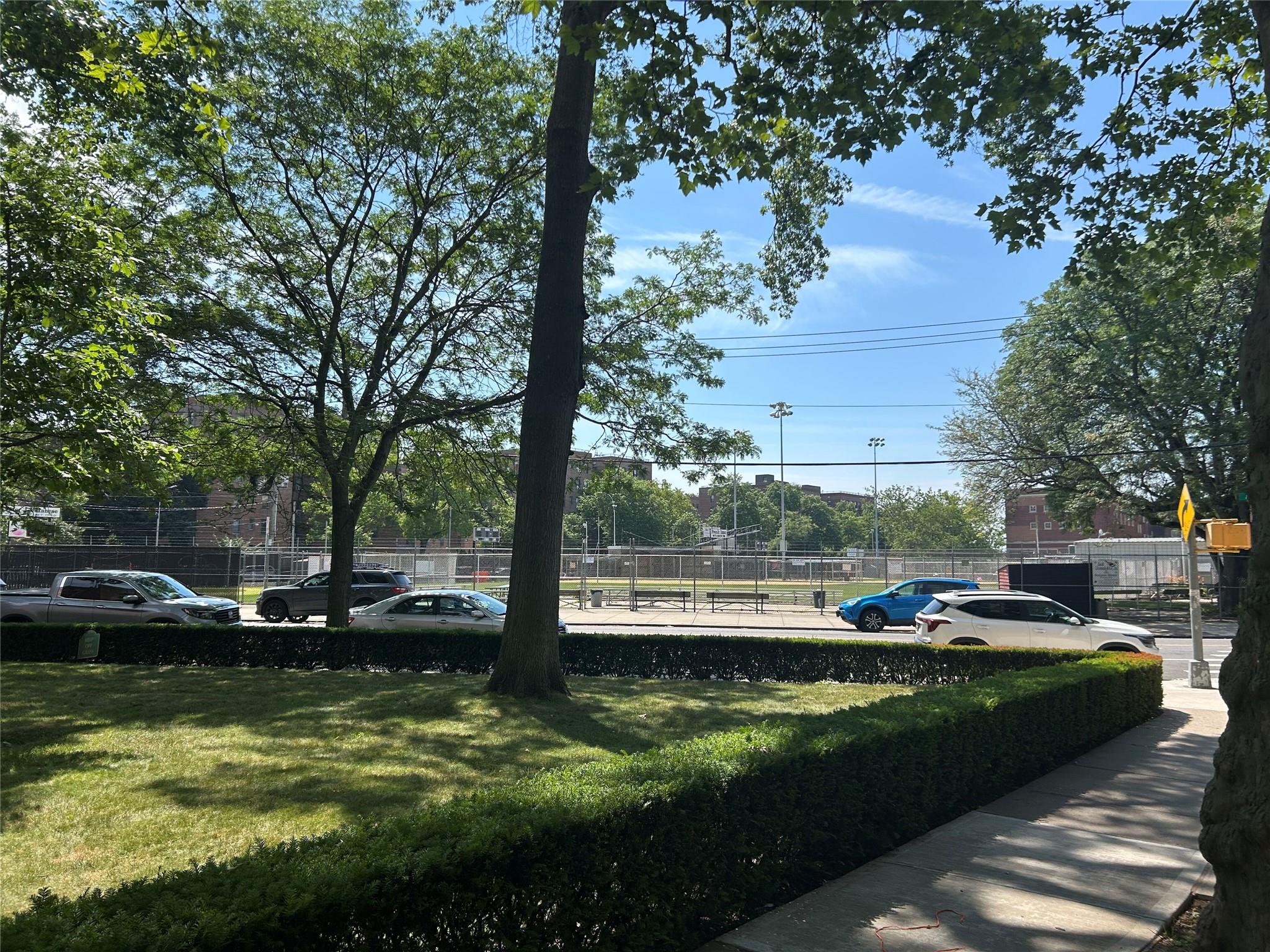 #19 photo, 2190 Brigham Street, ブルックリン区 Brooklyn , NY 11229