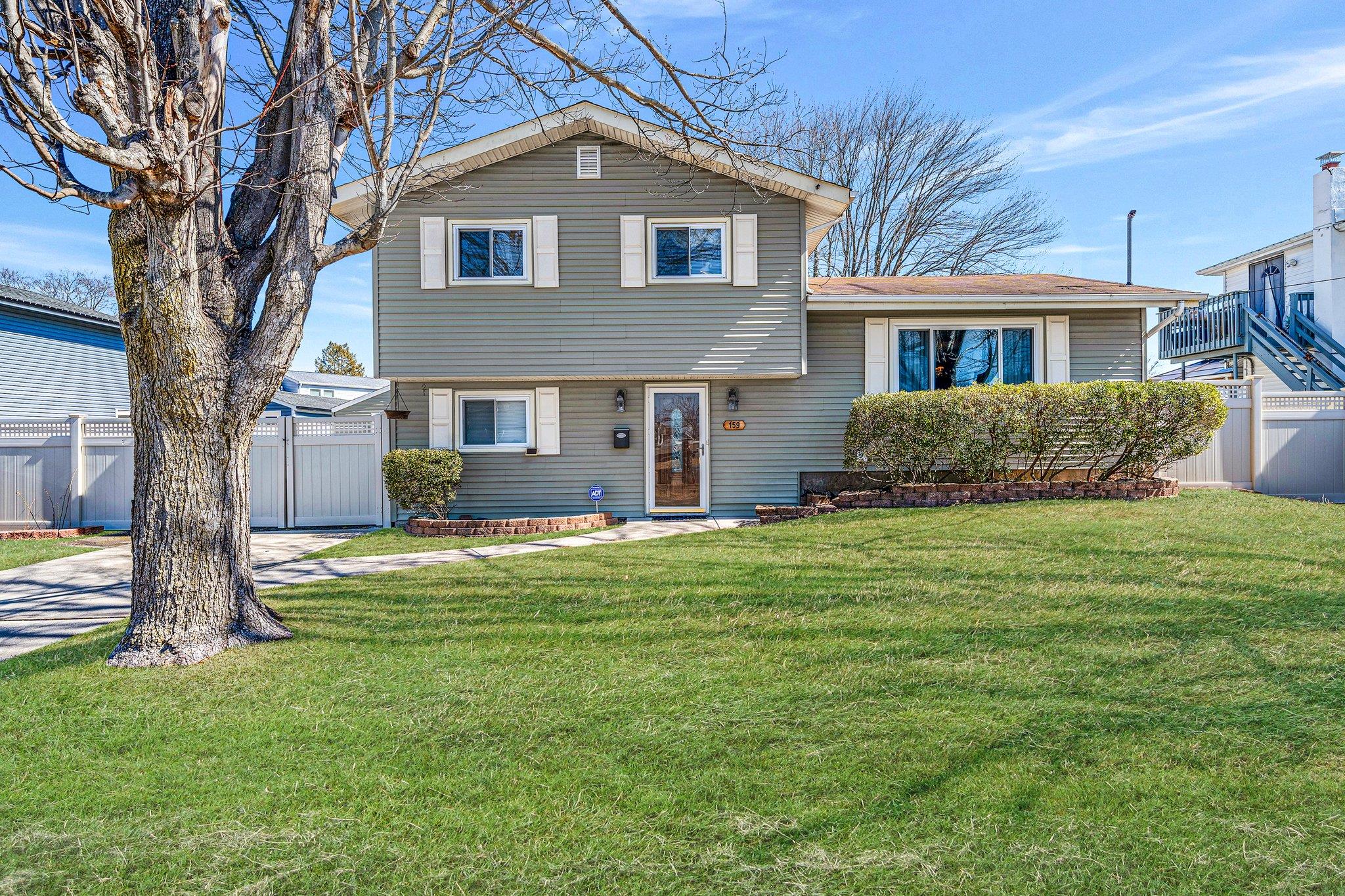 #1 photo, 159 Gibson Avenue, 東長島 Brentwood , NY 11717